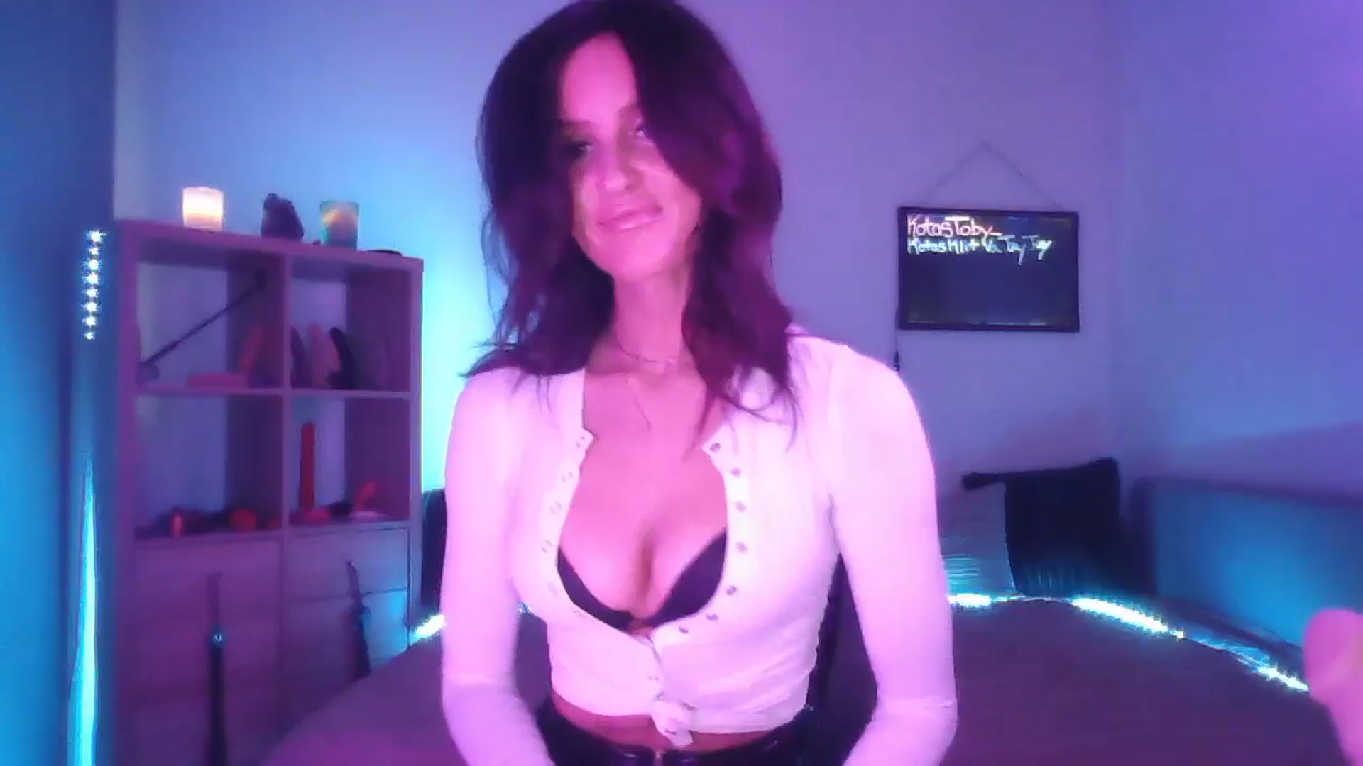 Gallery image thumbnail from DakotaCox's myfreecams stream on, 05/19/2025, 03:30 image 20 of 20