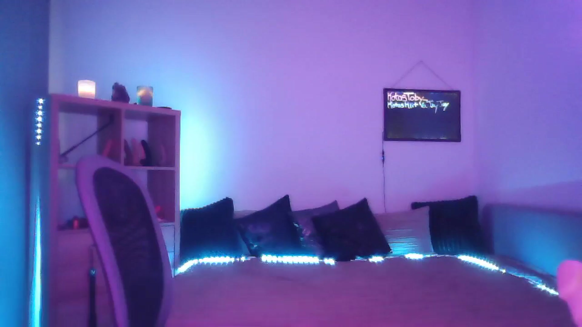 Gallery image thumbnail from DakotaCox's myfreecams stream on, 05/19/2025, 03:30 image 19 of 20