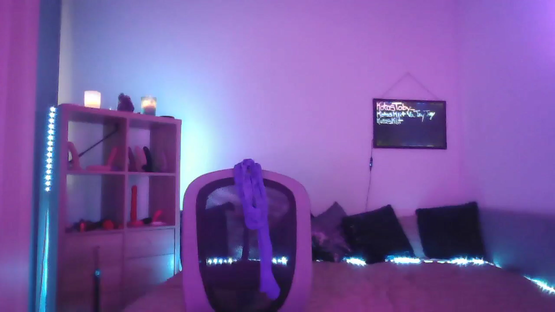 Gallery image thumbnail from DakotaCox's myfreecams stream on, 05/21/2025, 04:21 image 2 of 20