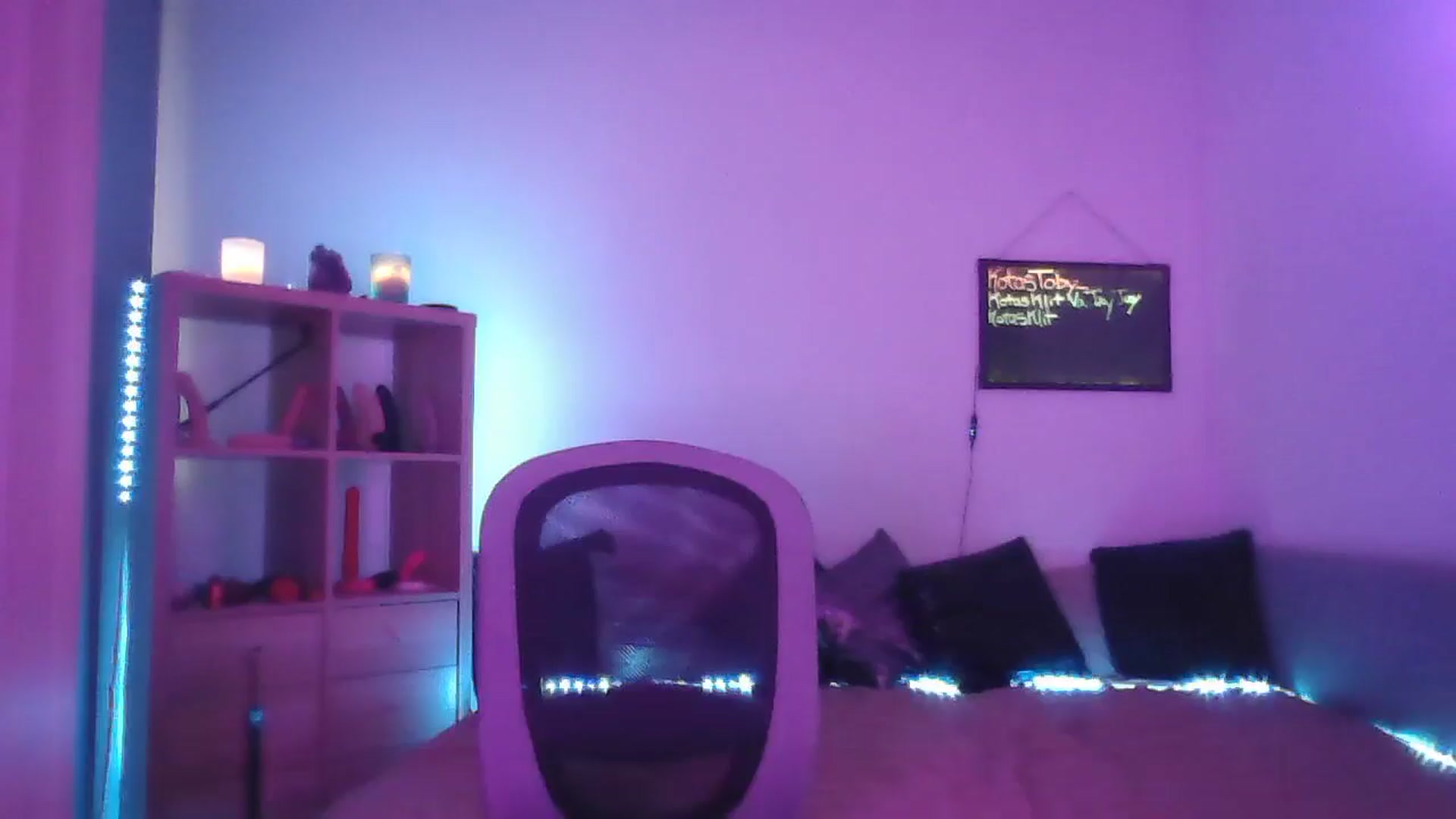 Gallery image thumbnail from DakotaCox's myfreecams stream on, 05/21/2025, 04:21 image 1 of 20