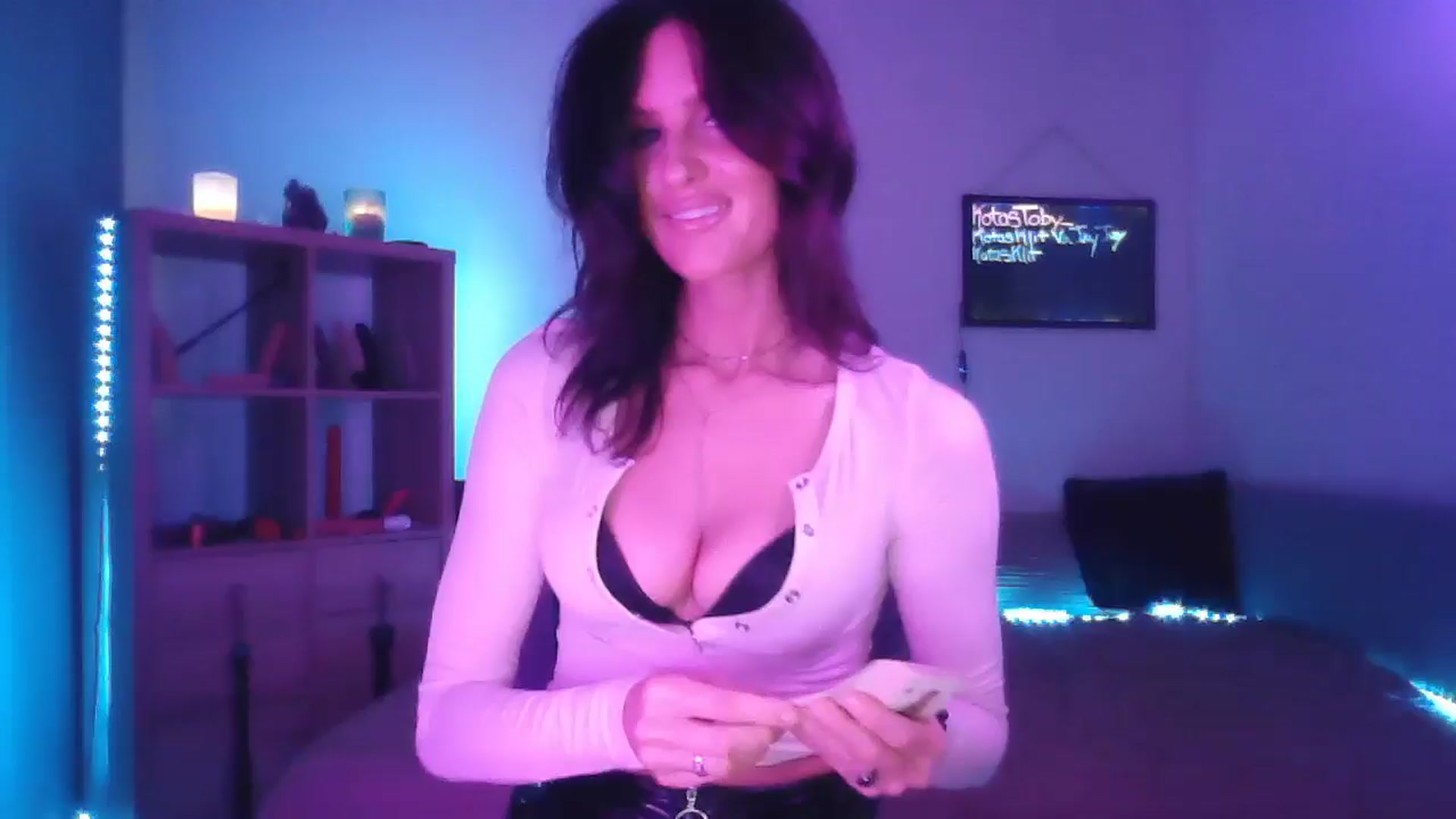 Gallery image thumbnail from DakotaCox's myfreecams stream on, 05/24/2025, 03:38 image 8 of 20
