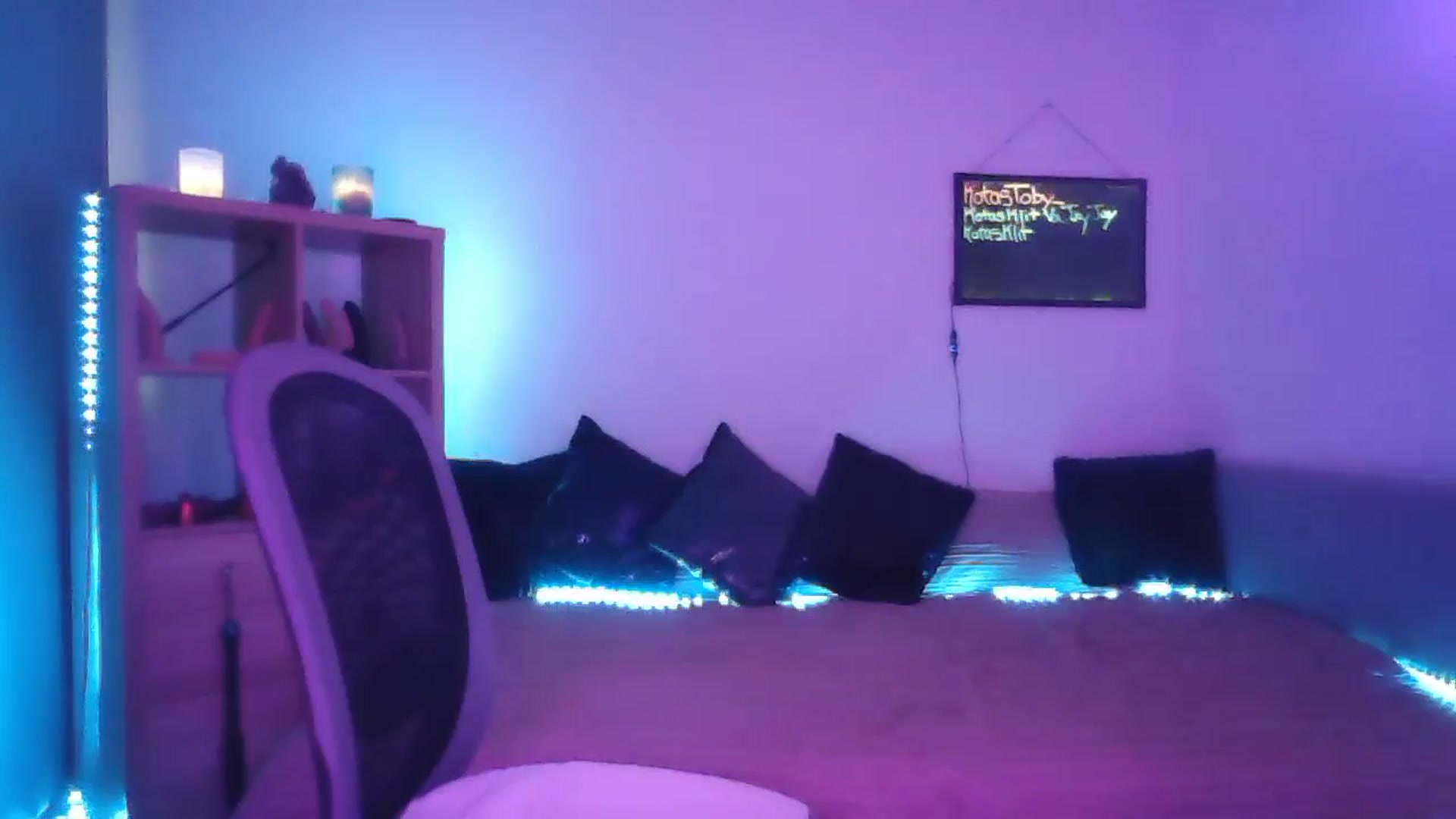 Gallery image thumbnail from DakotaCox's myfreecams stream on, 05/24/2025, 04:49 image 7 of 20