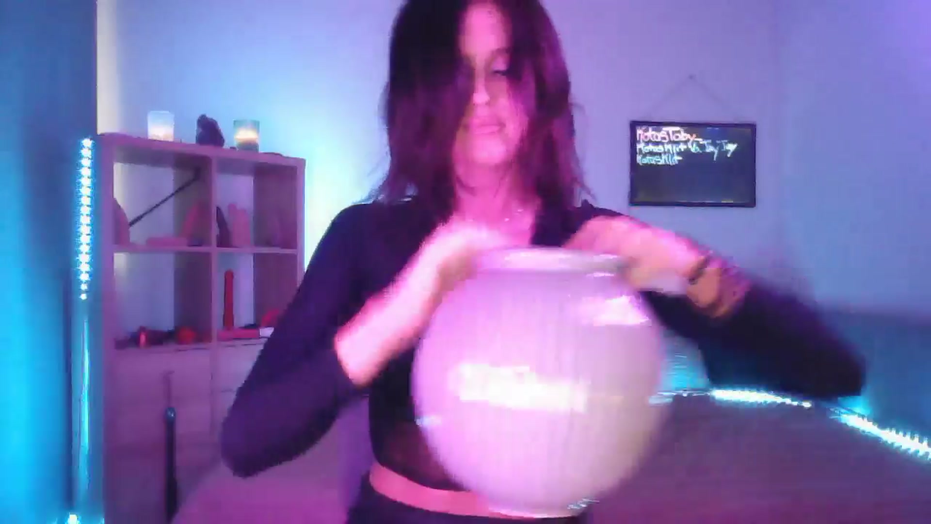 Gallery image thumbnail from DakotaCox's myfreecams stream on, 05/25/2025, 05:19 image 8 of 20