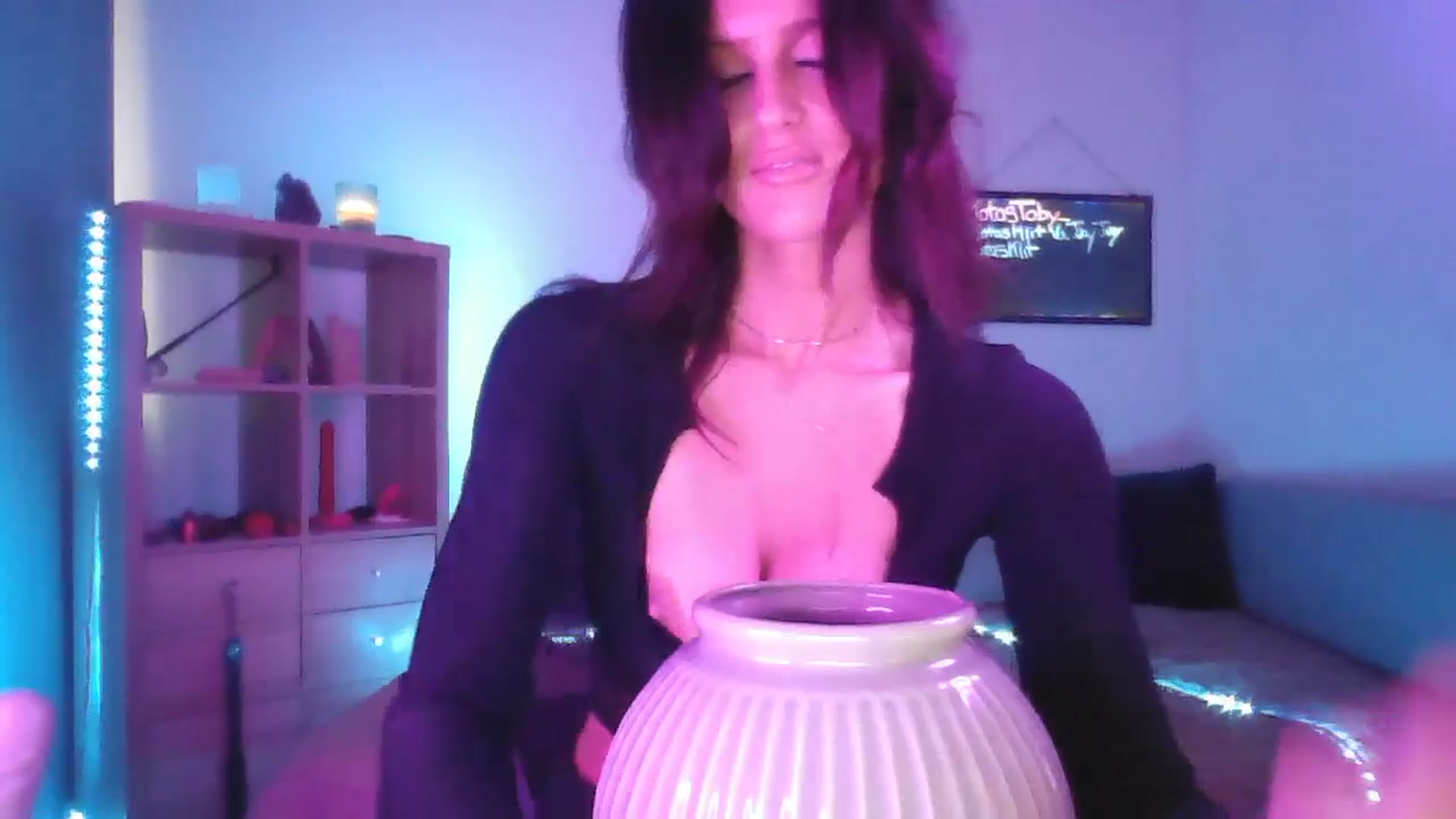 Gallery image thumbnail from DakotaCox's myfreecams stream on, 05/25/2025, 06:42 image 5 of 20