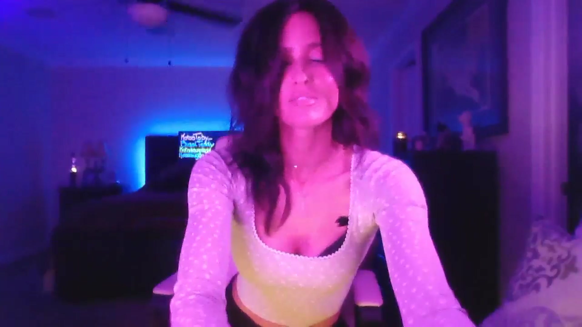 Gallery image thumbnail from DakotaCox's myfreecams stream on, 10/27/2025, 02:12 image 10 of 20