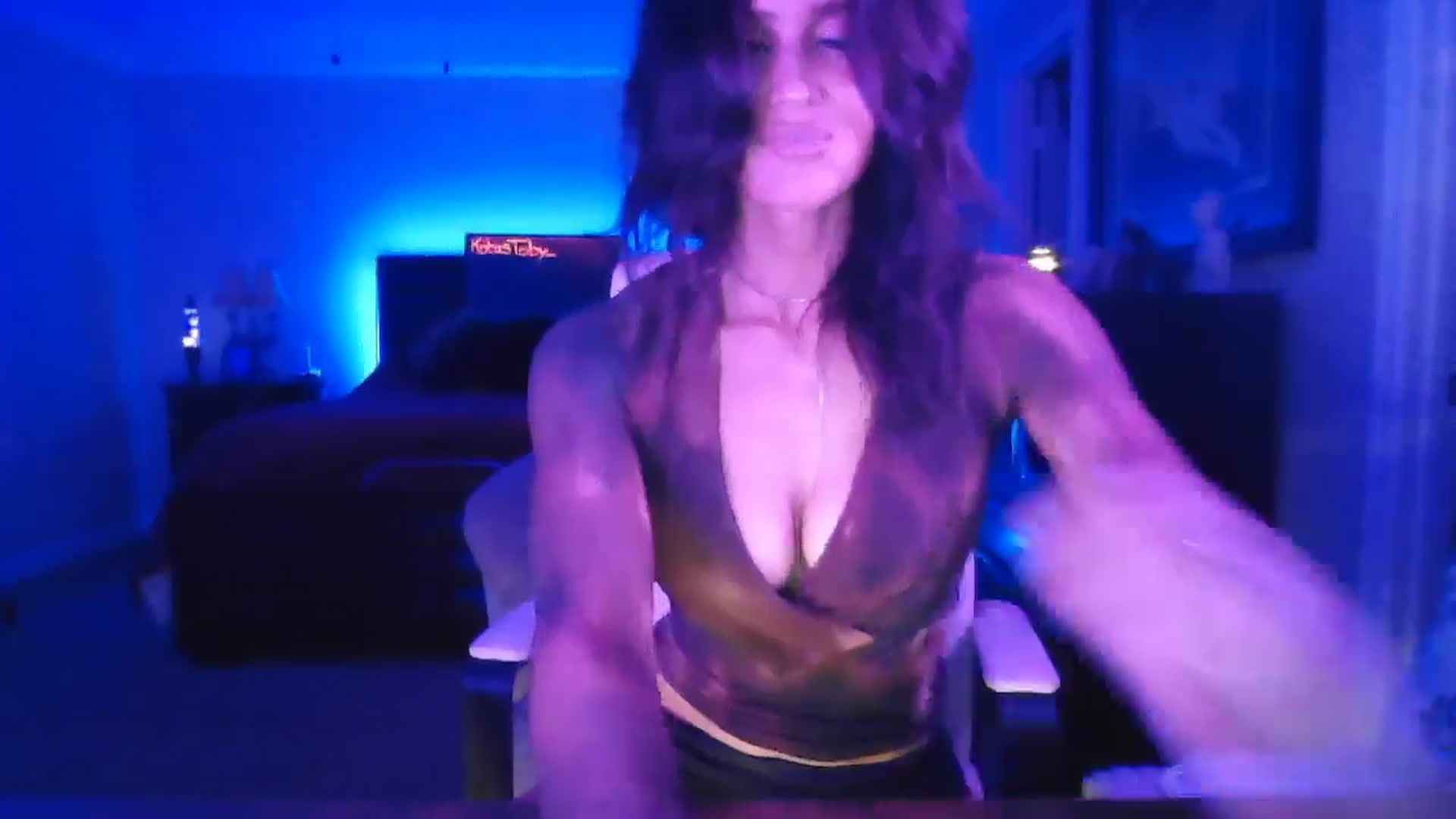 Gallery image thumbnail from DakotaCox's myfreecams stream on, 11/12/2025, 04:12 image 6 of 20