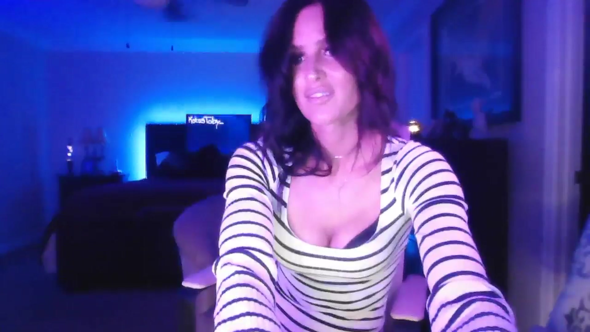 Gallery image thumbnail from DakotaCox's myfreecams stream on, 11/15/2025, 03:46 image 17 of 20