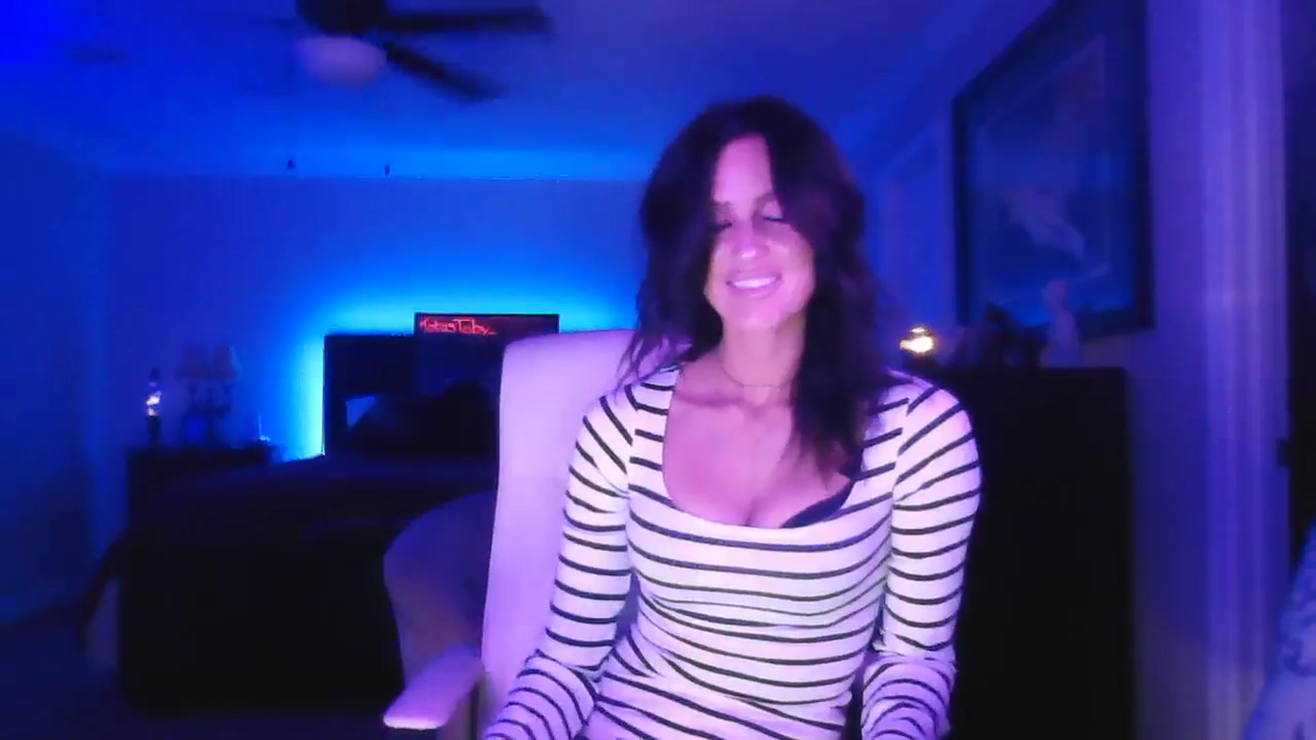 Gallery image thumbnail from DakotaCox's myfreecams stream on, 11/15/2025, 03:46 image 5 of 20