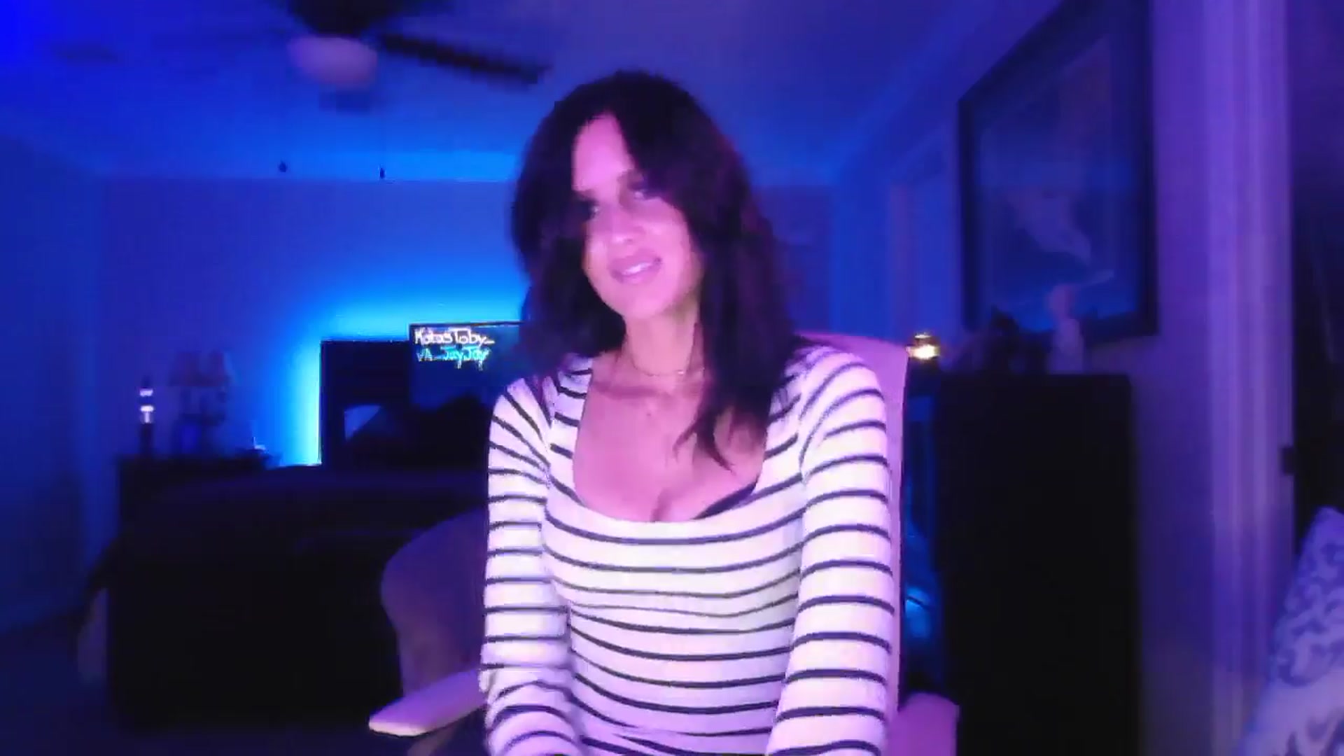 Gallery image thumbnail from DakotaCox's myfreecams stream on, 11/15/2025, 04:59 image 7 of 20