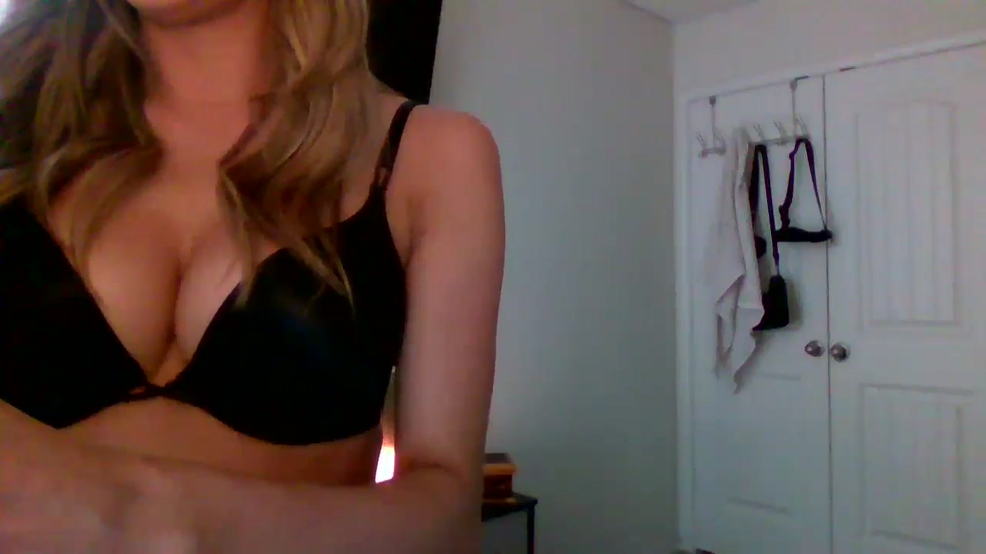 Gallery image thumbnail from Dakotadaniel's myfreecams stream on, 10/19/2024, 05:51 image 7 of 20