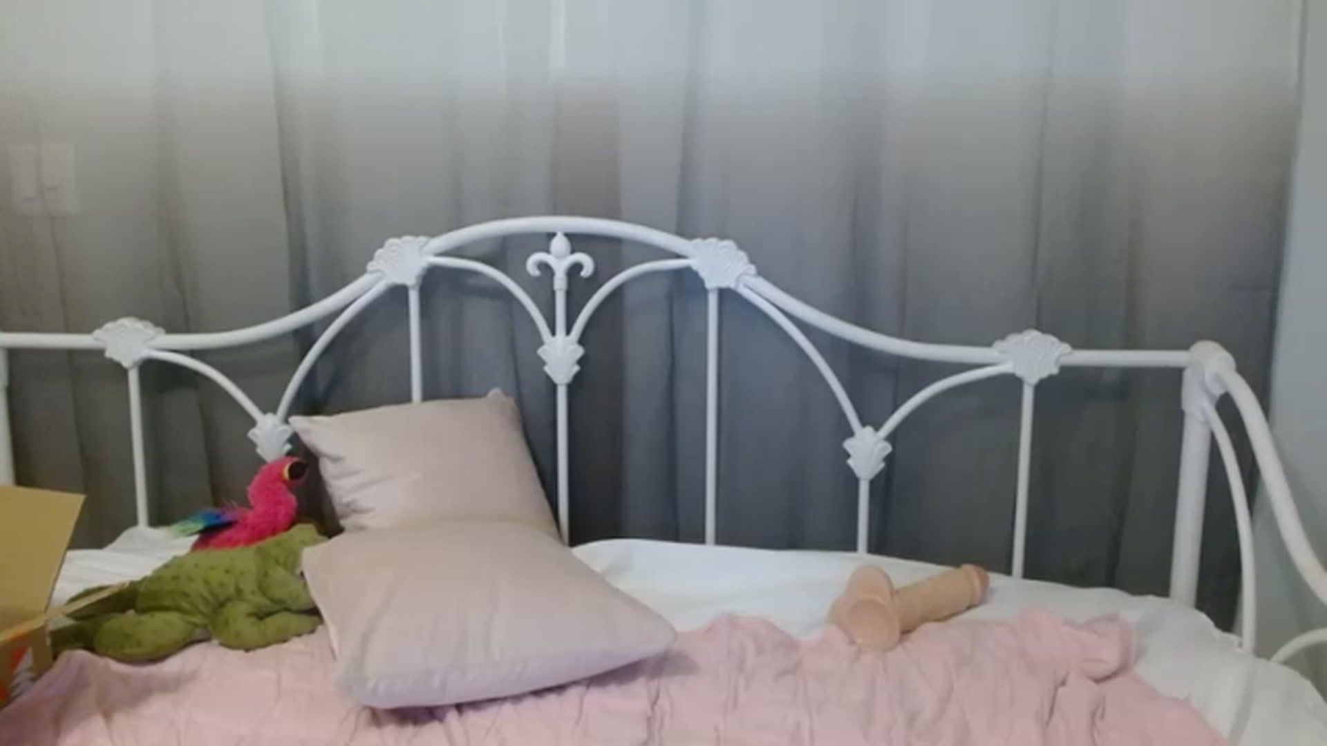 Gallery image thumbnail from DallasOhMy's myfreecams stream on, 12/02/2022, 24:03 image 9 of 20