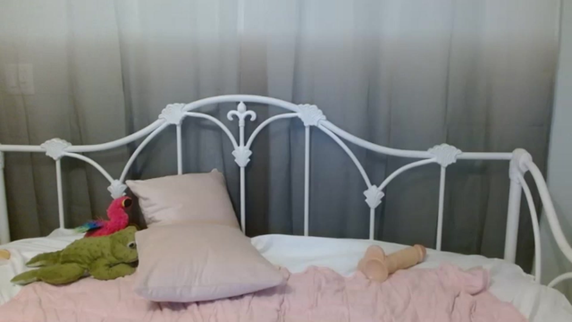 Gallery image thumbnail from DallasOhMy's myfreecams stream on, 12/02/2022, 24:03 image 1 of 20