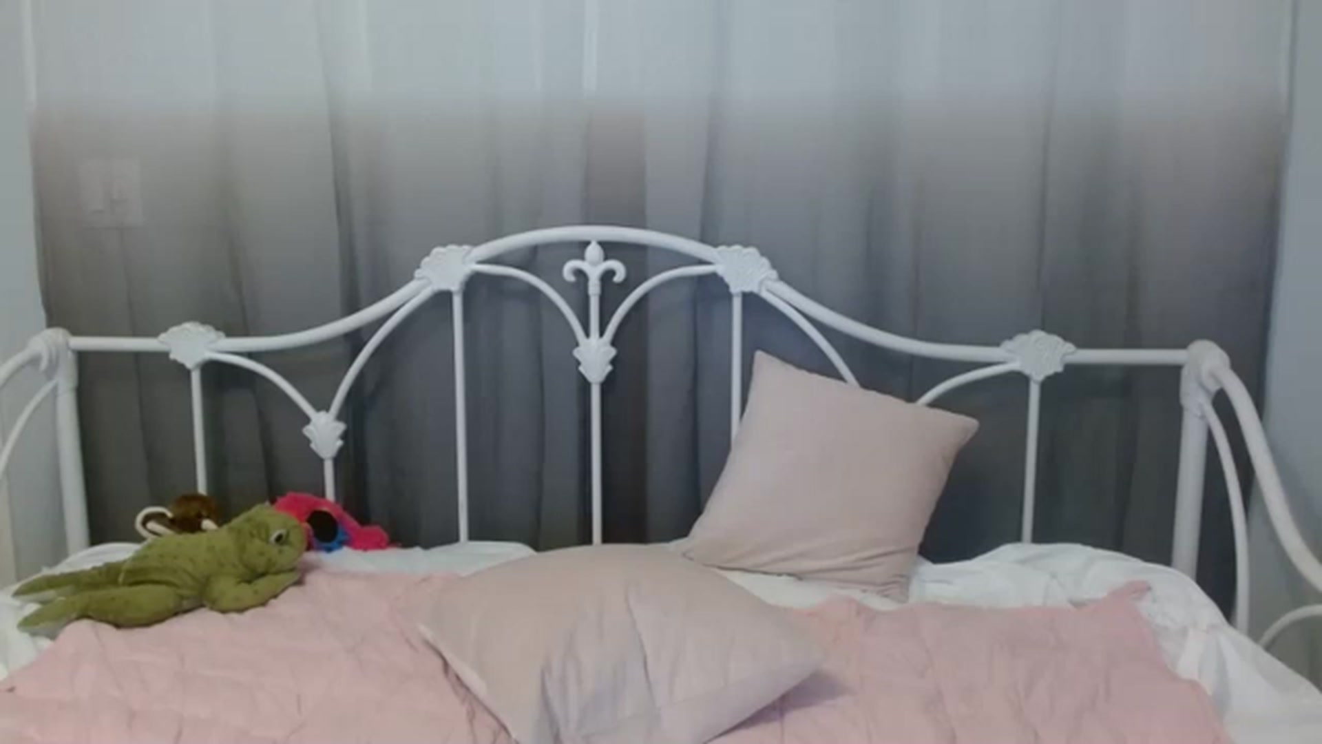 Gallery image thumbnail from DallasOhMy's myfreecams stream on, 12/05/2022, 20:35 image 15 of 20