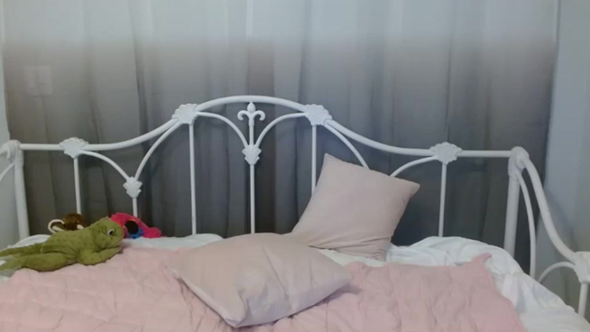 Gallery image thumbnail from DallasOhMy's myfreecams stream on, 12/05/2022, 21:49 image 1 of 20