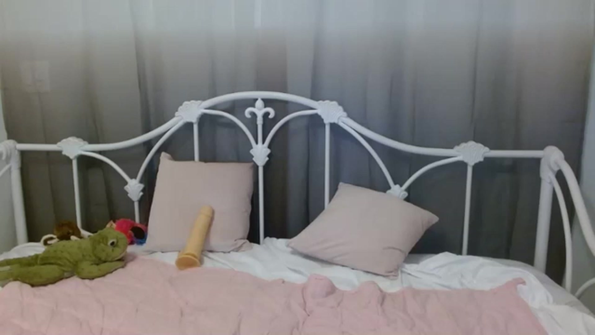 Gallery image thumbnail from DallasOhMy's myfreecams stream on, 12/06/2022, 24:21 image 4 of 20