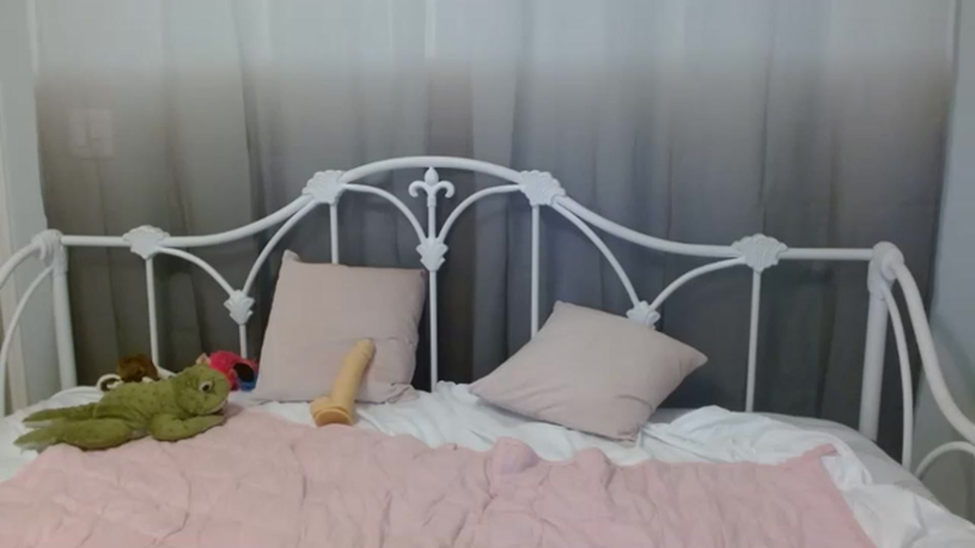 Gallery image thumbnail from DallasOhMy's myfreecams stream on, 12/06/2022, 04:19 image 8 of 20
