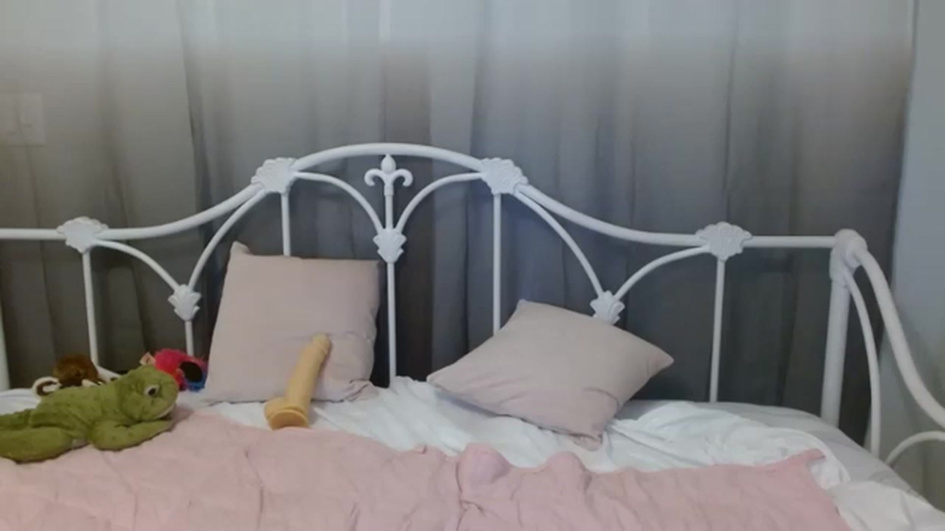 Gallery image thumbnail from DallasOhMy's myfreecams stream on, 12/06/2022, 04:58 image 5 of 20