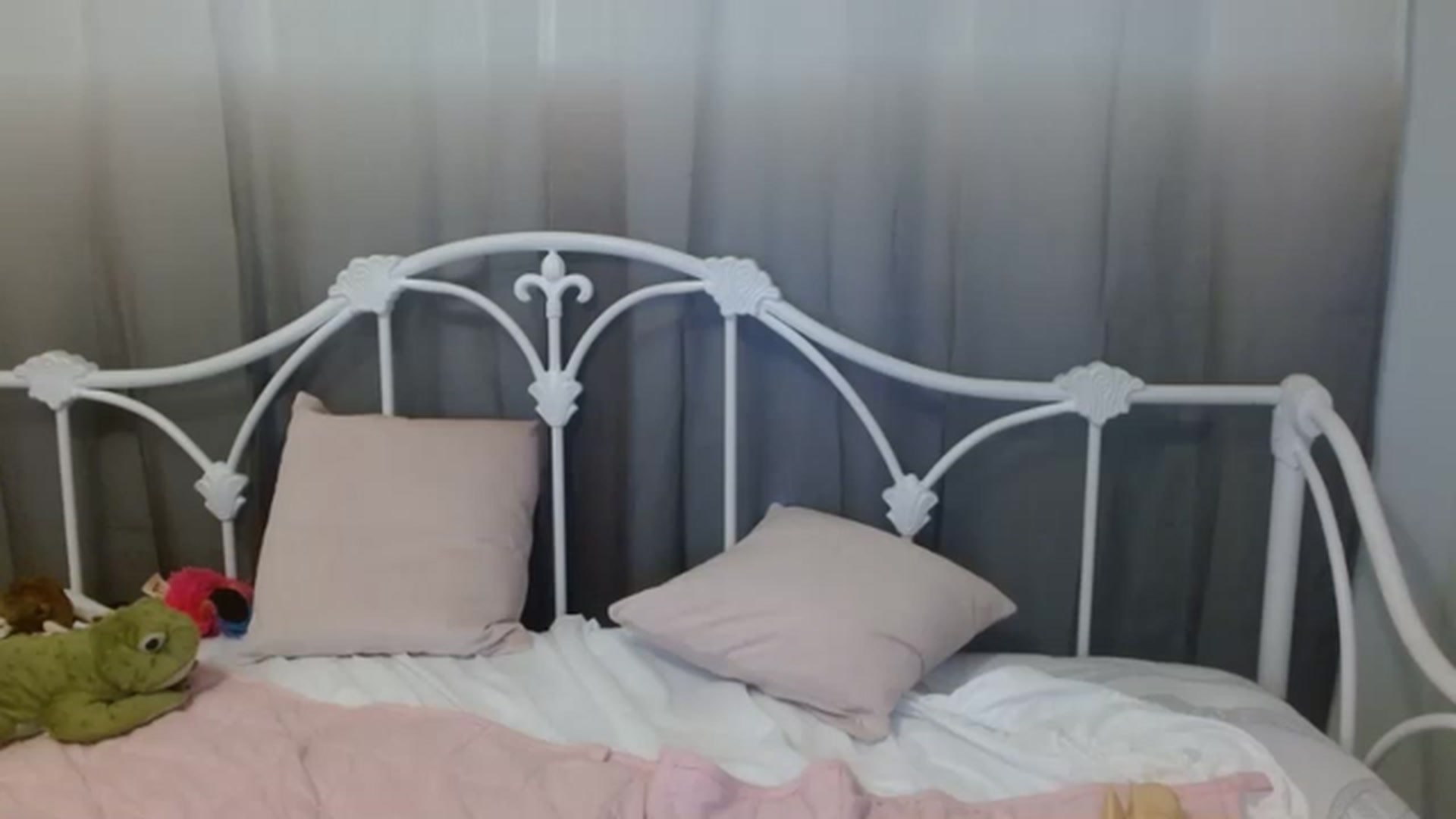 Gallery image thumbnail from DallasOhMy's myfreecams stream on, 12/06/2022, 05:52 image 8 of 20