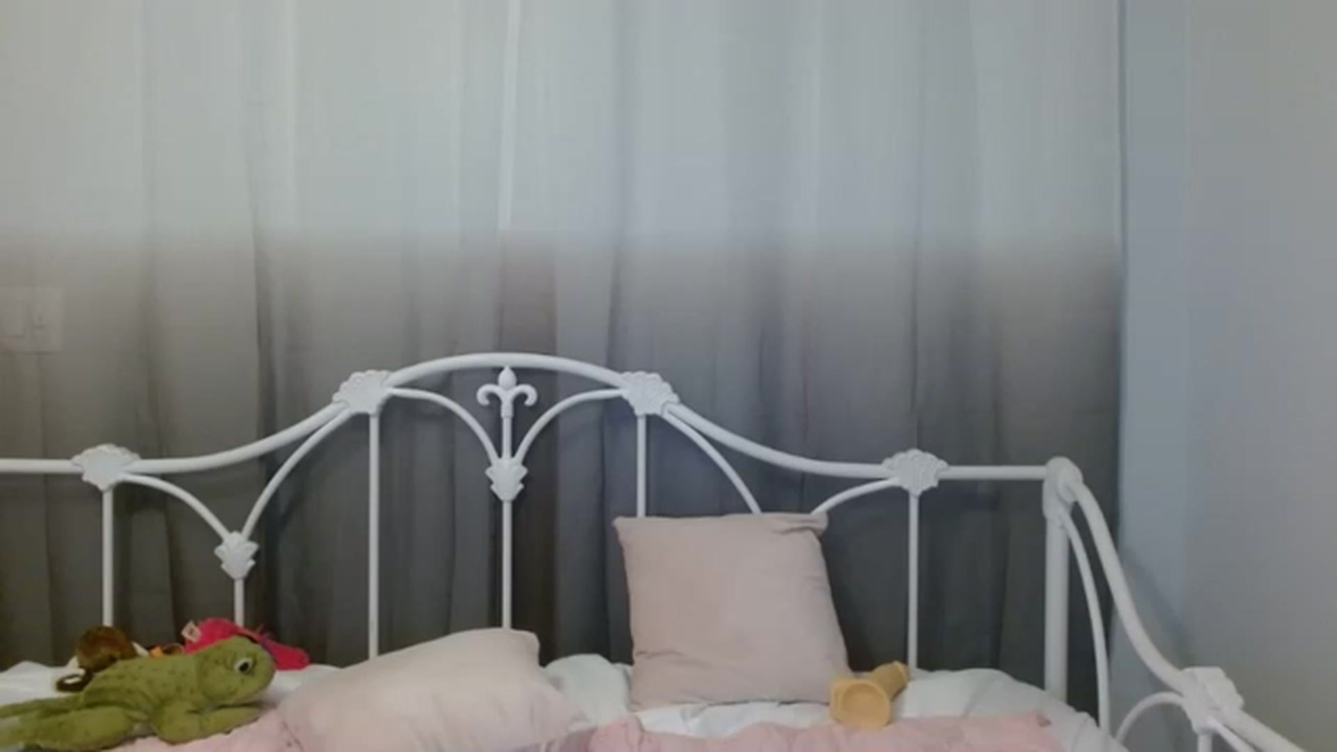 Gallery image thumbnail from DallasOhMy's myfreecams stream on, 12/11/2022, 01:33 image 17 of 20