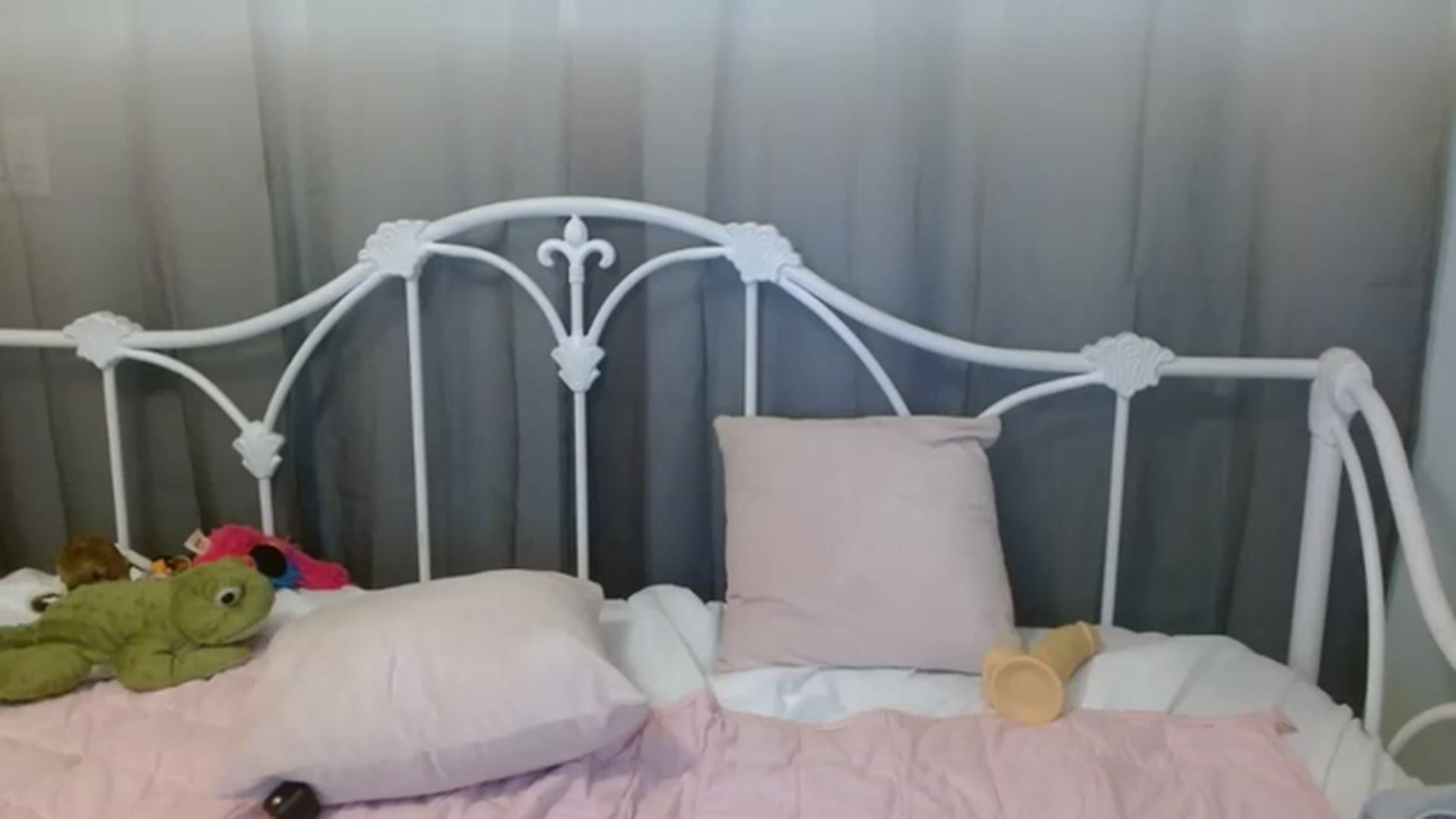 Gallery image thumbnail from DallasOhMy's myfreecams stream on, 12/11/2022, 03:15 image 7 of 20
