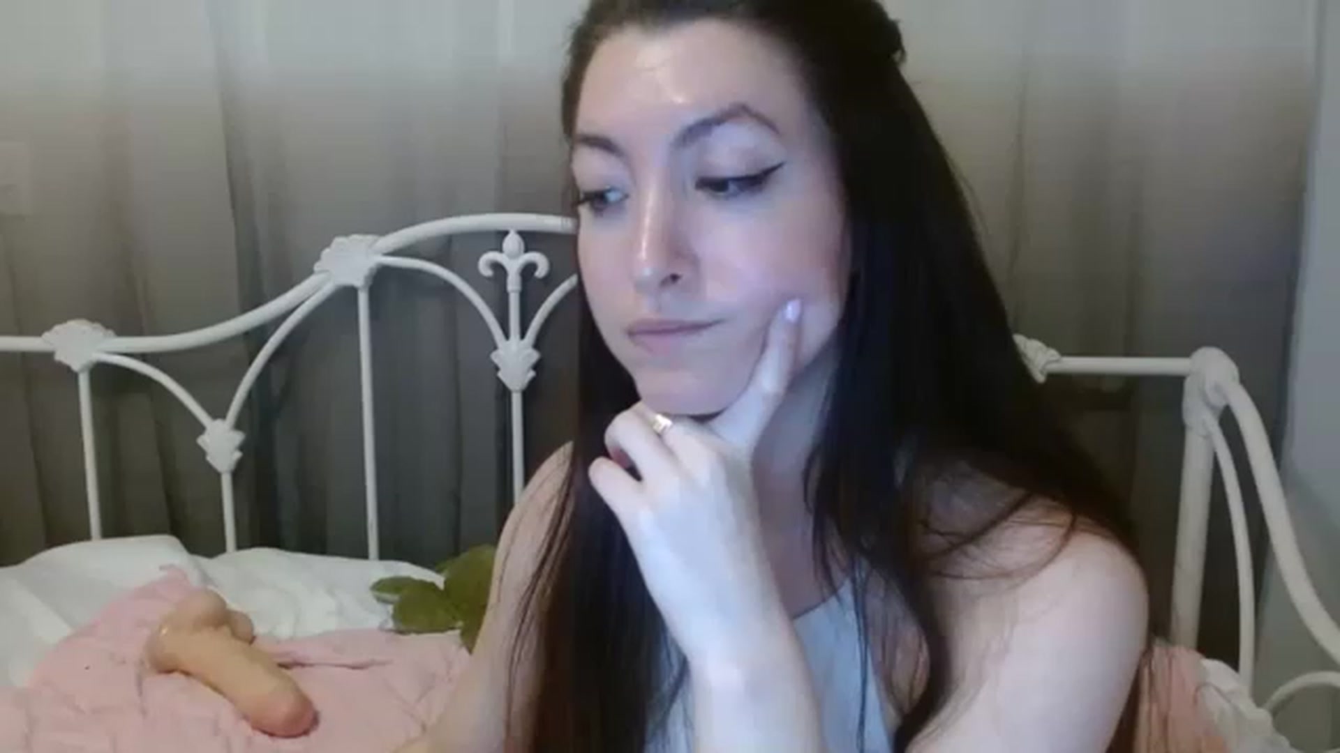 Gallery image thumbnail from DallasOhMy's myfreecams stream on, 12/20/2022, 03:05 image 15 of 20