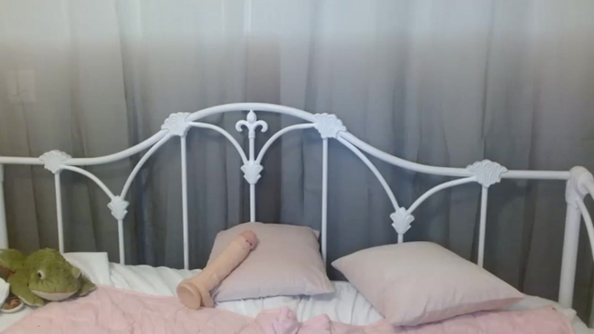 Gallery image thumbnail from DallasOhMy's myfreecams stream on, 12/28/2022, 03:38 image 6 of 20
