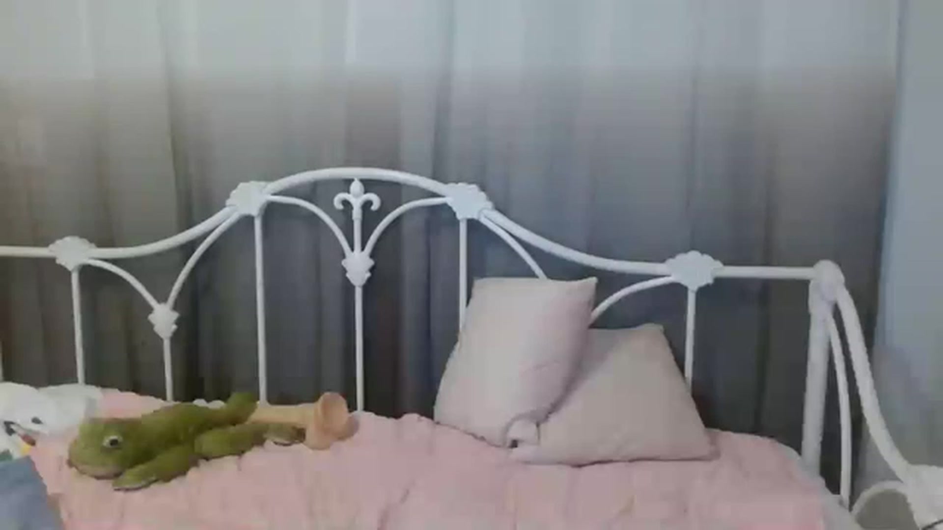 Gallery image thumbnail from DallasOhMy's myfreecams stream on, 01/01/2023, 18:36 image 19 of 20