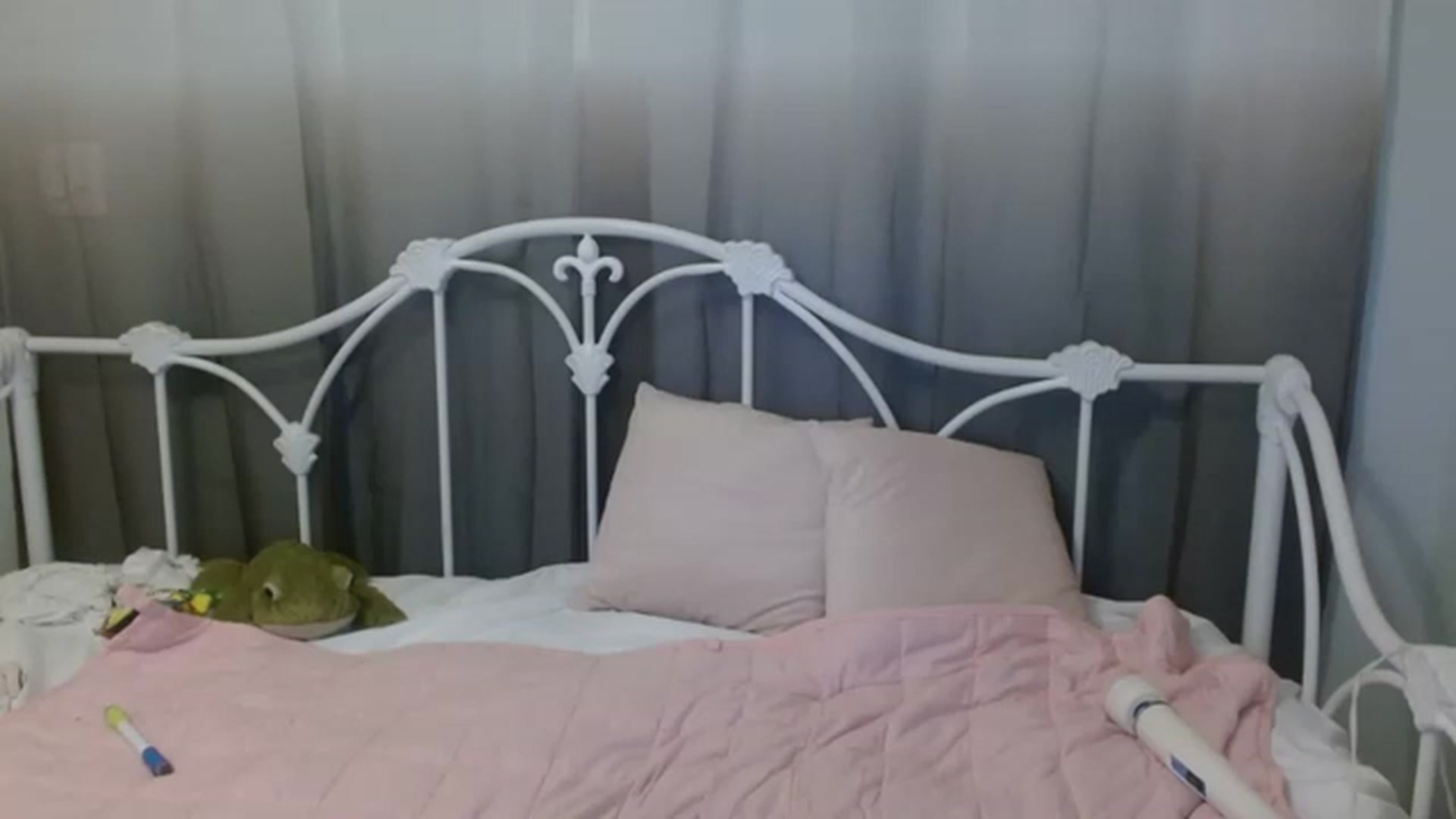 Gallery image thumbnail from DallasOhMy's myfreecams stream on, 01/10/2023, 05:10 image 4 of 20