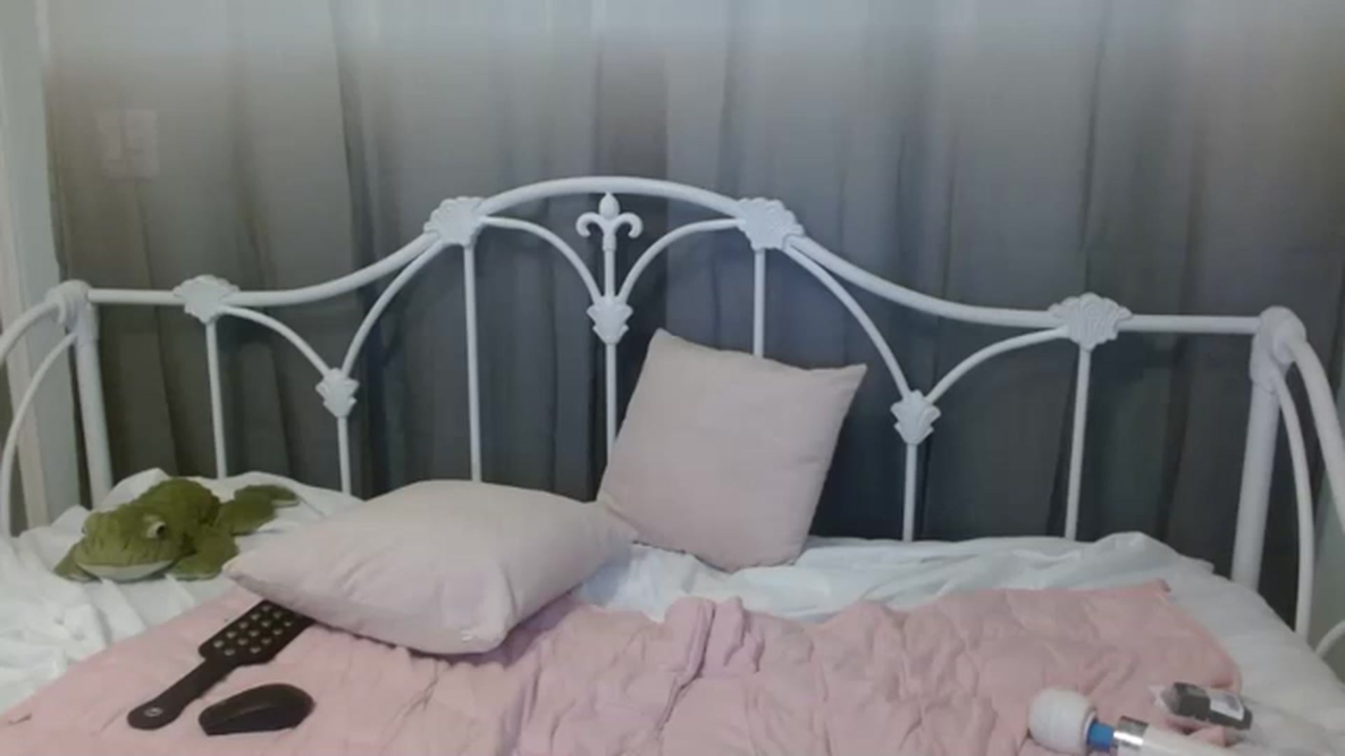 Gallery image thumbnail from DallasOhMy's myfreecams stream on, 01/13/2023, 04:55 image 6 of 20