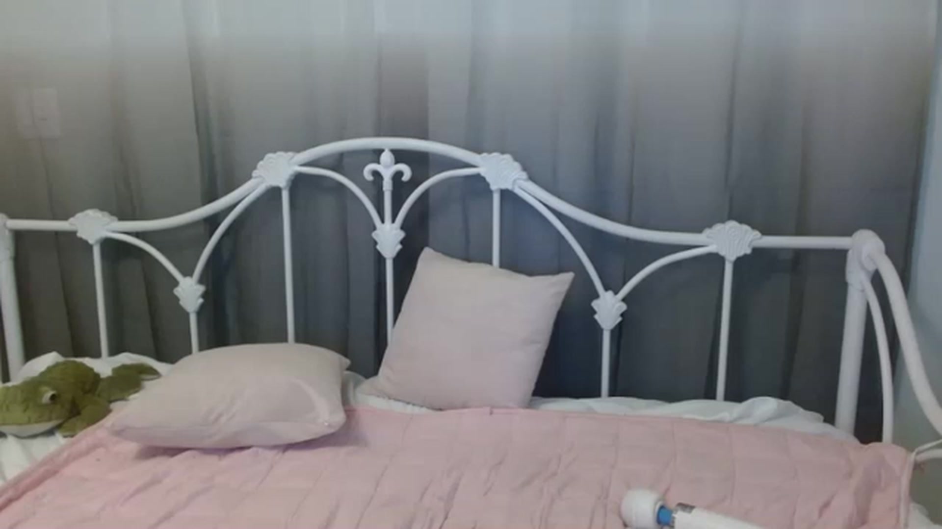 Gallery image thumbnail from DallasOhMy's myfreecams stream on, 01/13/2023, 19:59 image 13 of 20