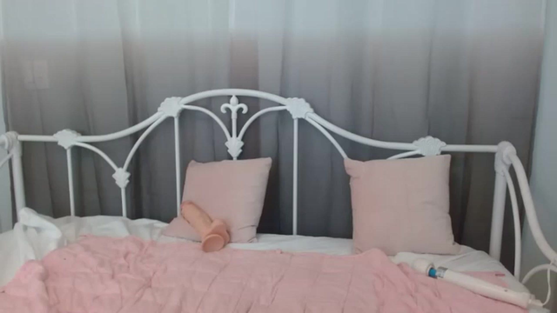 Gallery image thumbnail from DallasOhMy's myfreecams stream on, 01/17/2023, 17:51 image 7 of 20