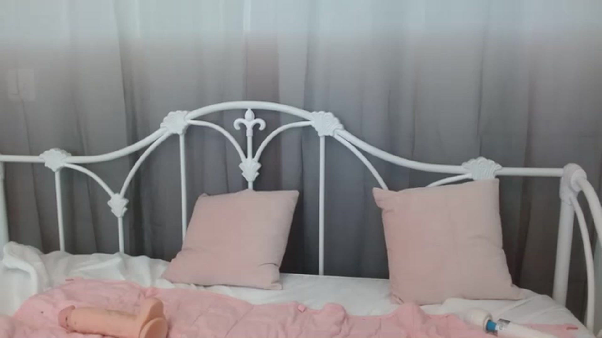 Gallery image thumbnail from DallasOhMy's myfreecams stream on, 01/17/2023, 19:57 image 15 of 20