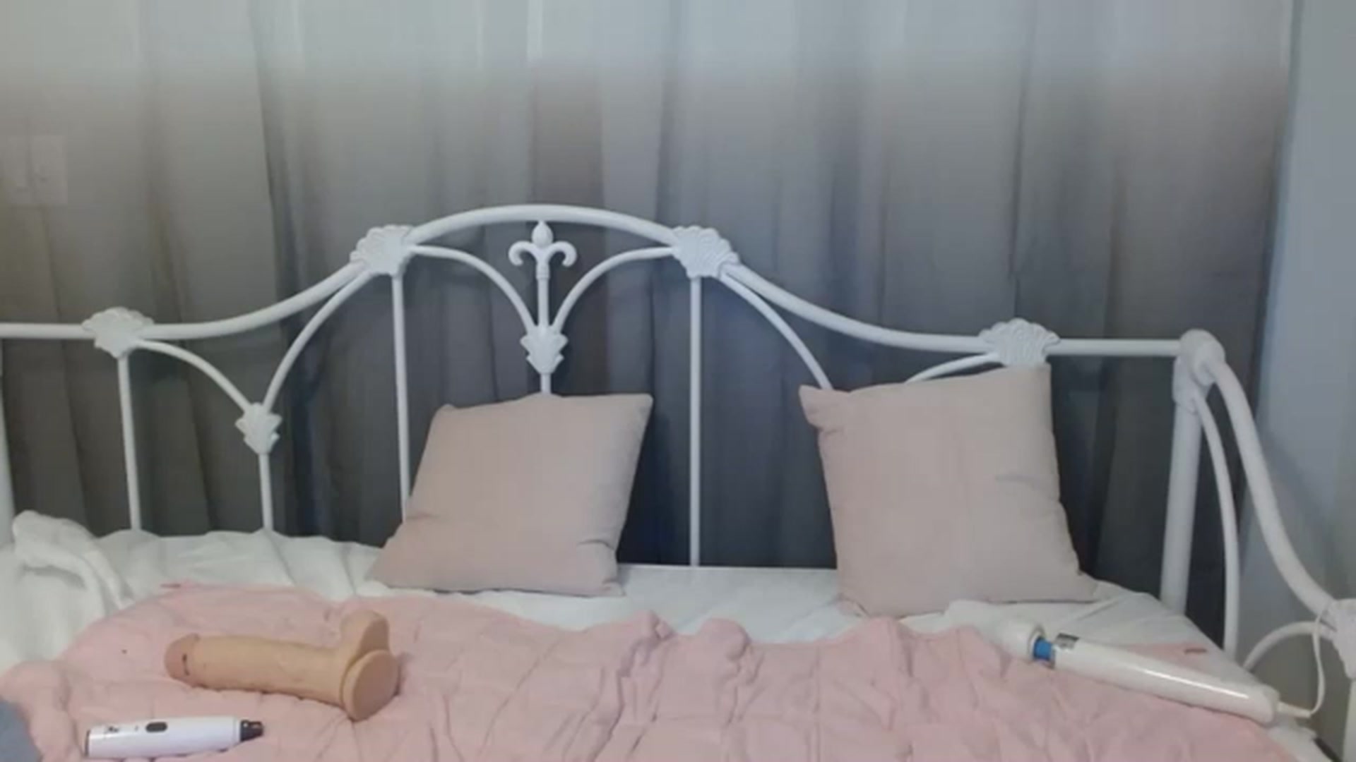 Gallery image thumbnail from DallasOhMy's myfreecams stream on, 01/18/2023, 21:51 image 16 of 20