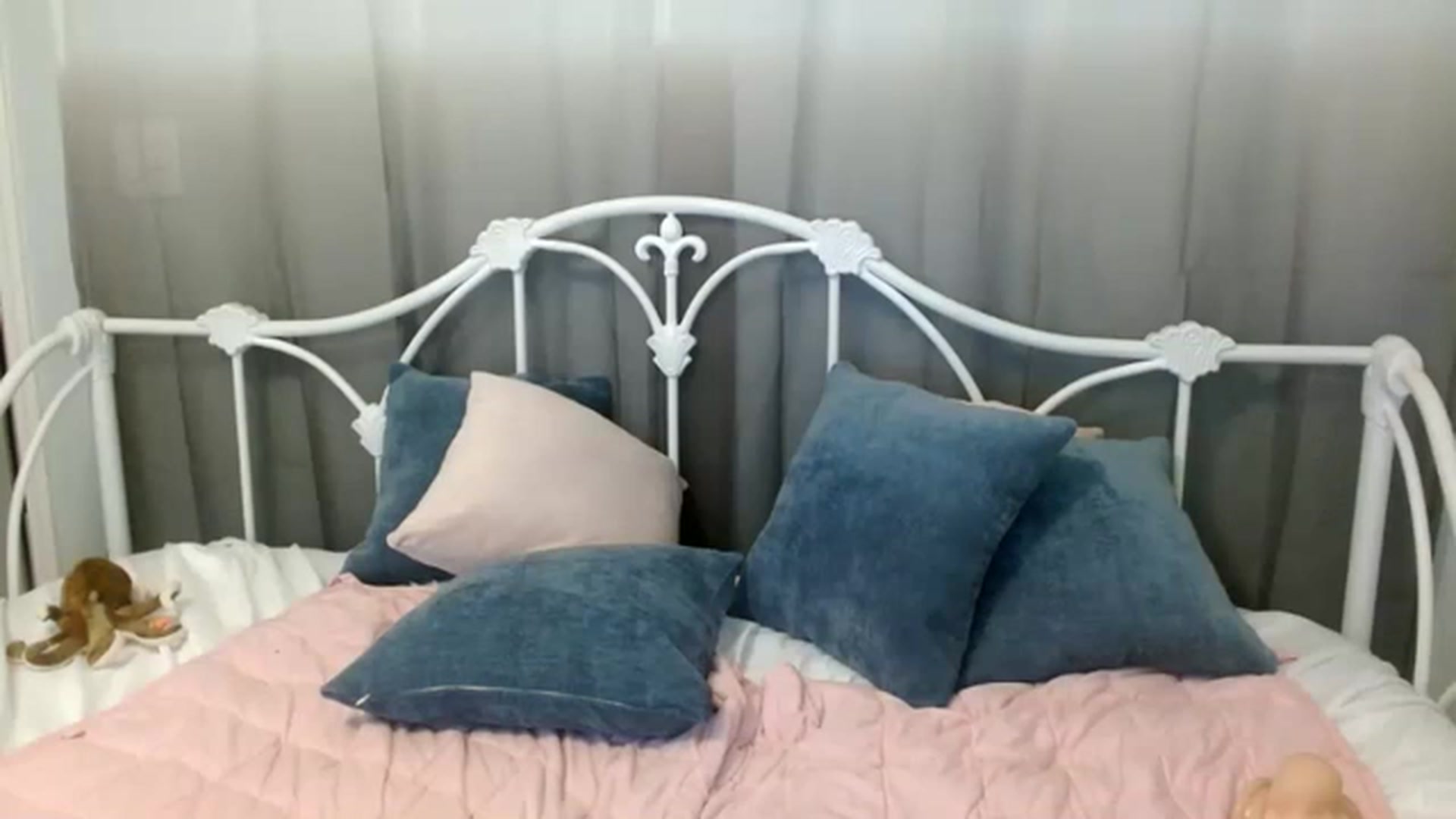Gallery image thumbnail from DallasOhMy's myfreecams stream on, 01/26/2023, 18:32 image 17 of 20