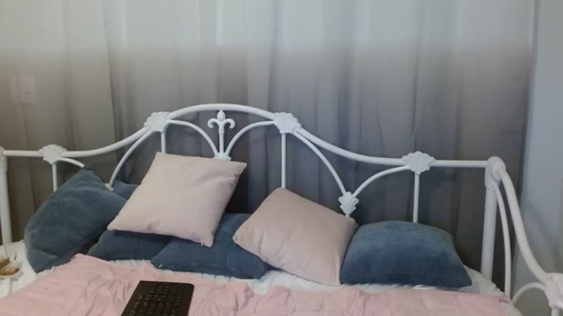 Gallery image thumbnail from DallasOhMy's myfreecams stream on, 02/03/2023, 02:26 image 18 of 20