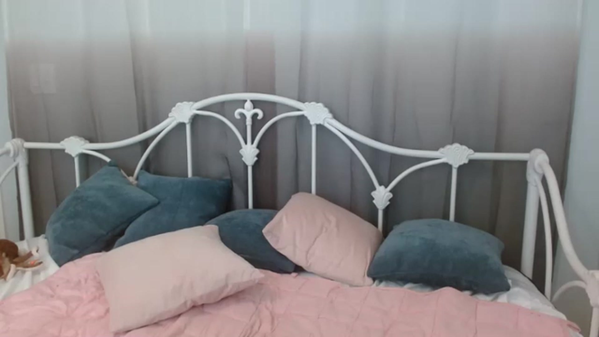 Gallery image thumbnail from DallasOhMy's myfreecams stream on, 02/03/2023, 21:52 image 14 of 20