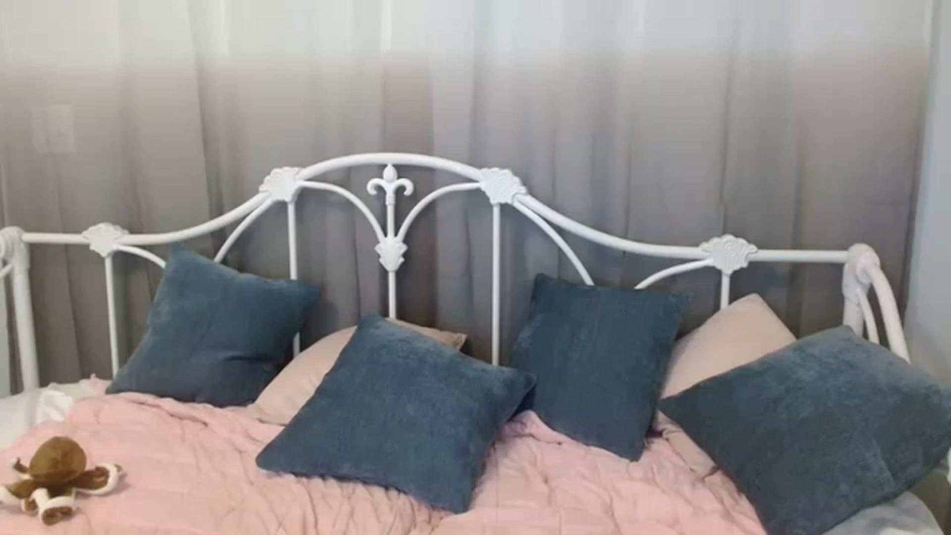 Gallery image thumbnail from DallasOhMy's myfreecams stream on, 02/07/2023, 18:53 image 18 of 20