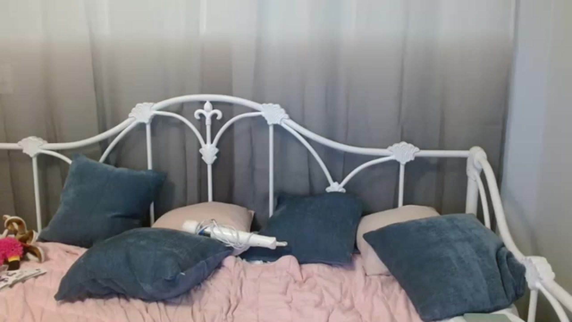 Gallery image thumbnail from DallasOhMy's myfreecams stream on, 02/10/2023, 03:01 image 10 of 20
