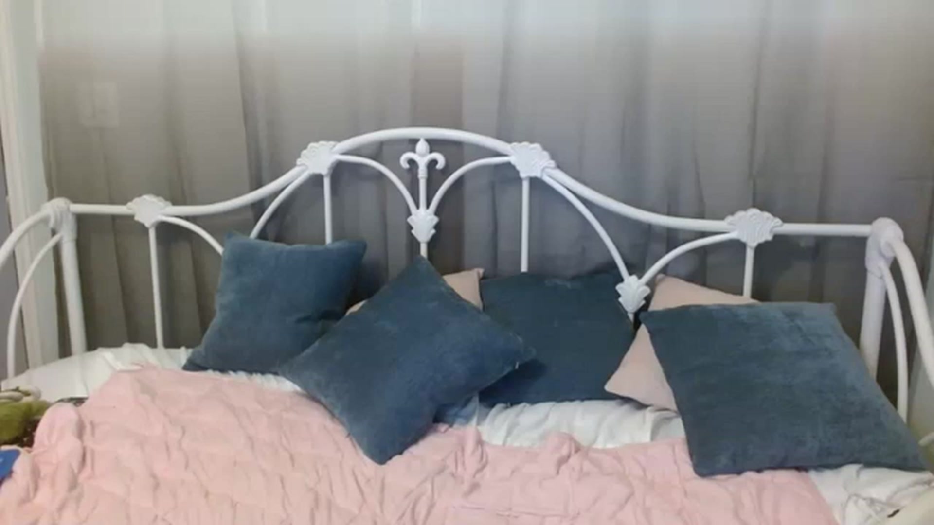 Gallery image thumbnail from DallasOhMy's myfreecams stream on, 02/15/2023, 02:32 image 2 of 20