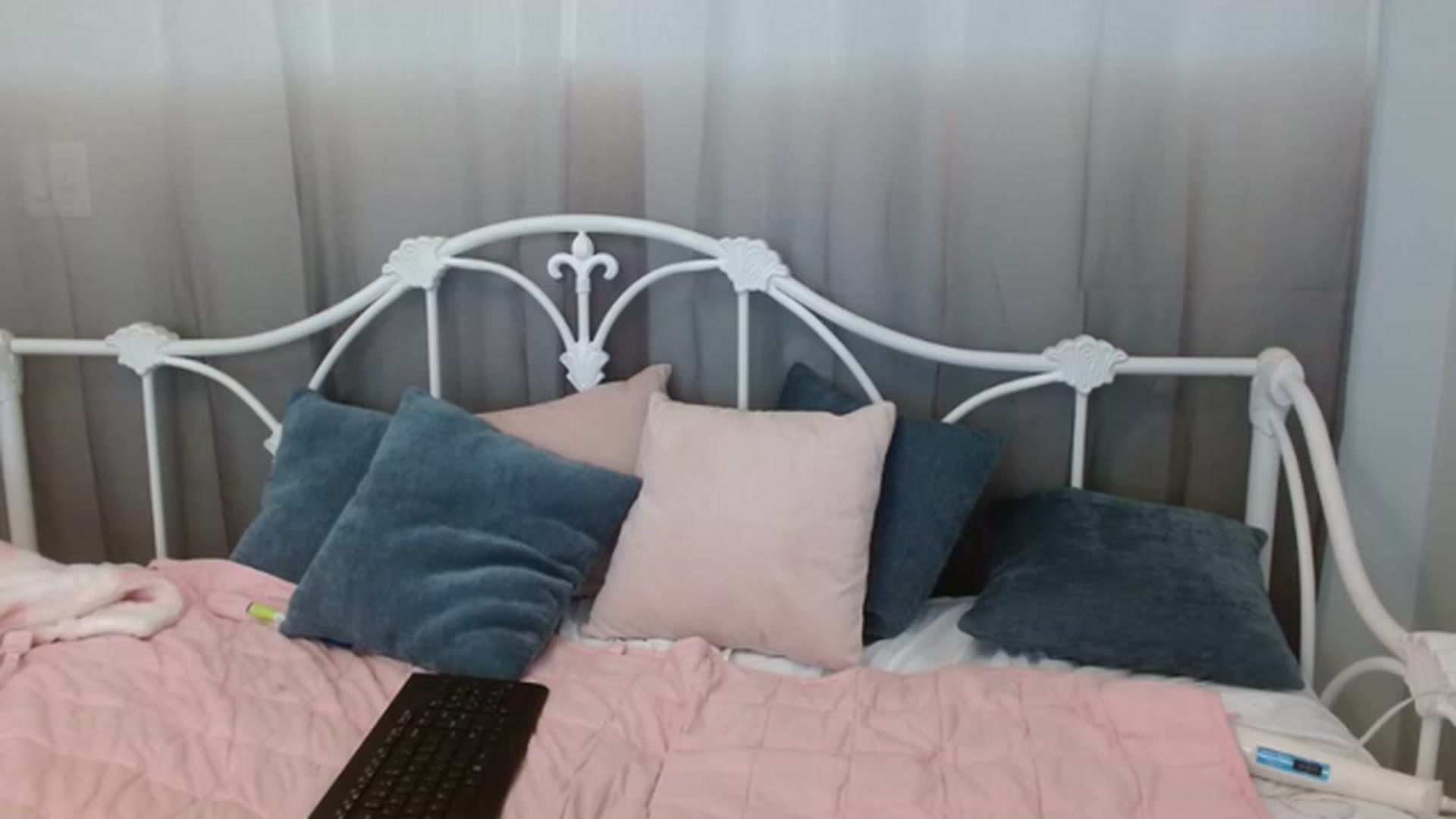 Gallery image thumbnail from DallasOhMy's myfreecams stream on, 02/20/2023, 19:16 image 4 of 20