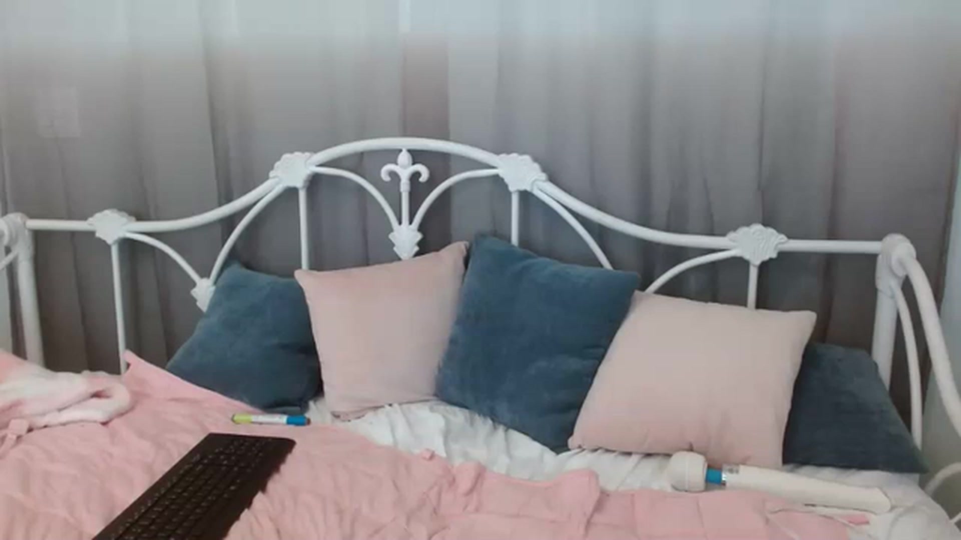 Gallery image thumbnail from DallasOhMy's myfreecams stream on, 02/20/2023, 20:36 image 18 of 20