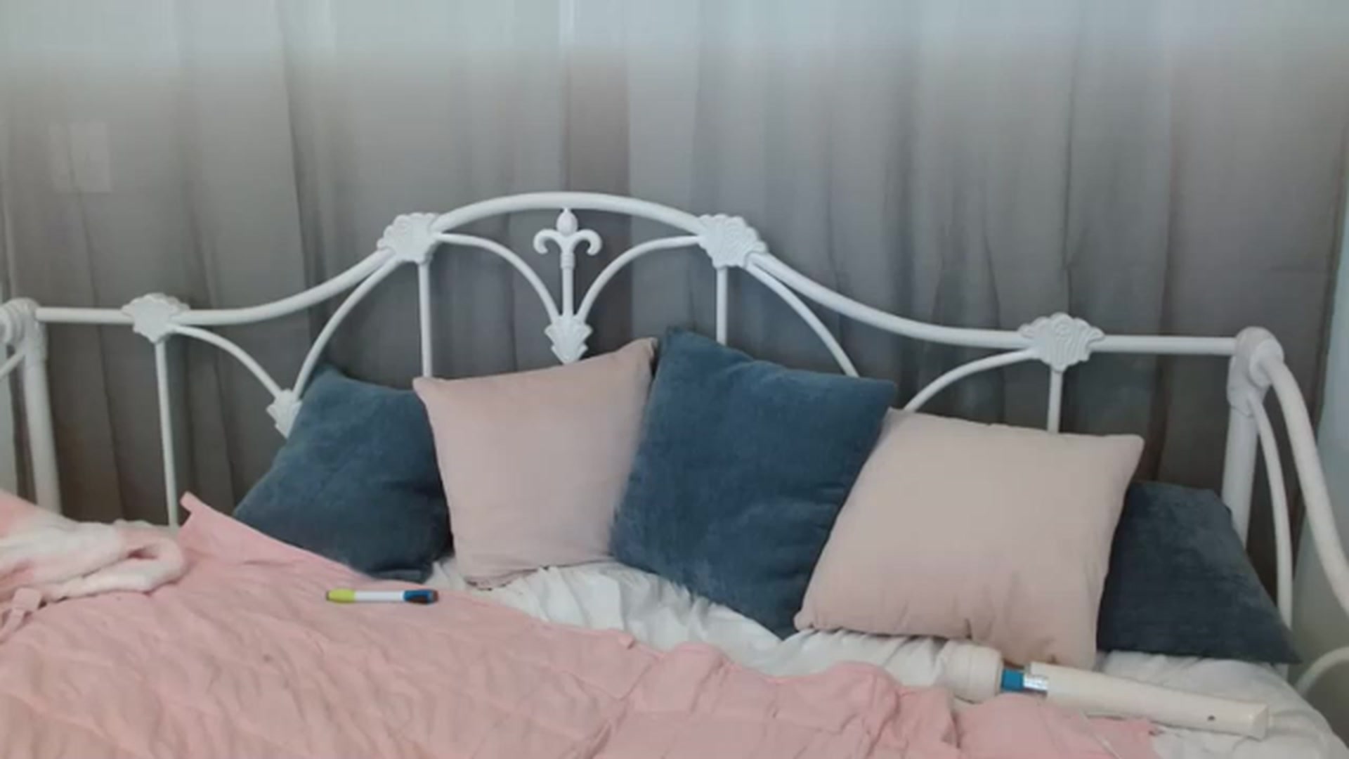 Gallery image thumbnail from DallasOhMy's myfreecams stream on, 02/20/2023, 21:52 image 7 of 20