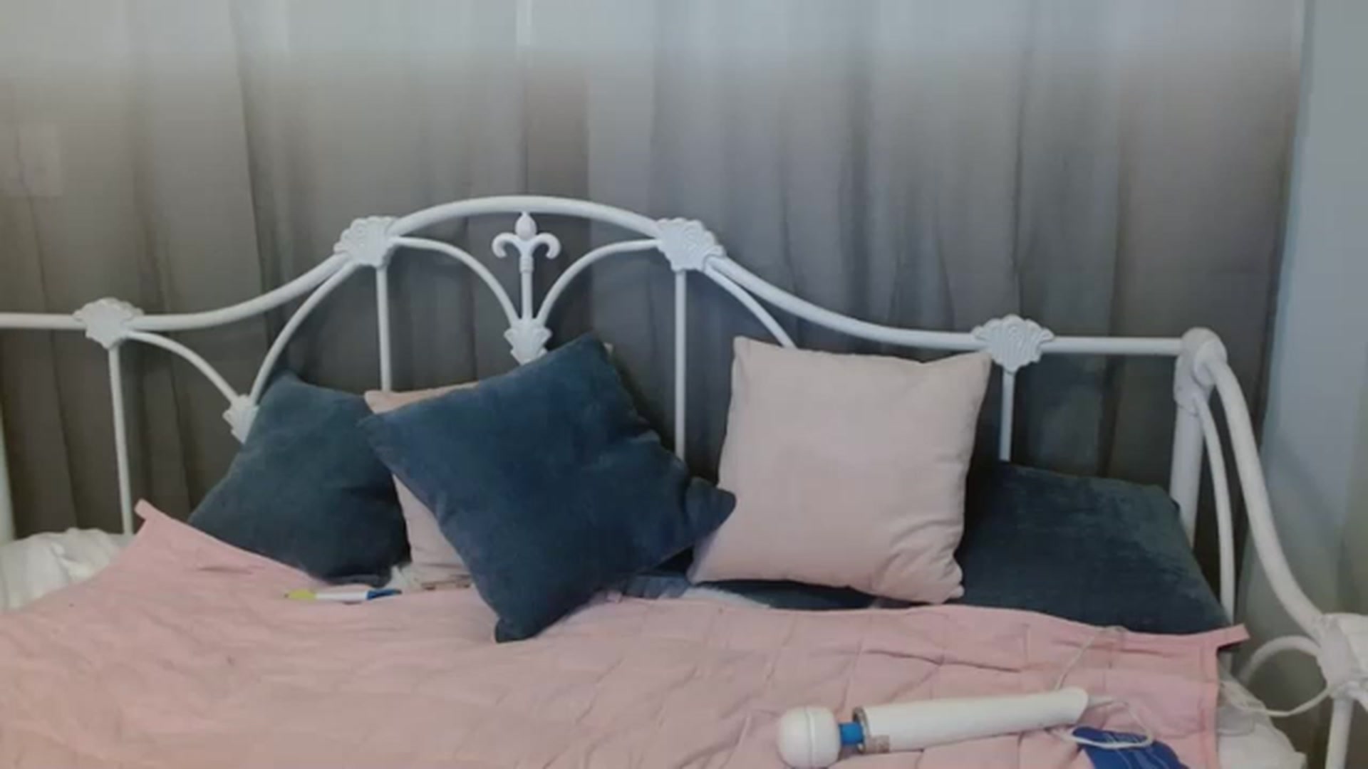 Gallery image thumbnail from DallasOhMy's myfreecams stream on, 02/20/2023, 22:40 image 2 of 20