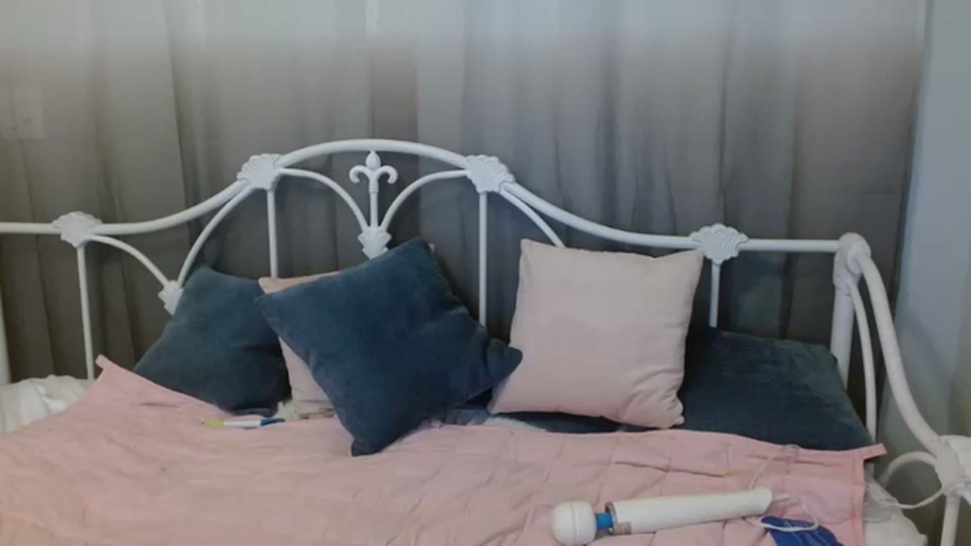 Gallery image thumbnail from DallasOhMy's myfreecams stream on, 02/20/2023, 22:40 image 3 of 20