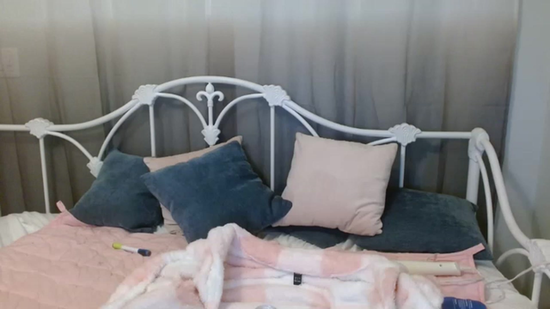 Gallery image thumbnail from DallasOhMy's myfreecams stream on, 02/21/2023, 02:53 image 4 of 20