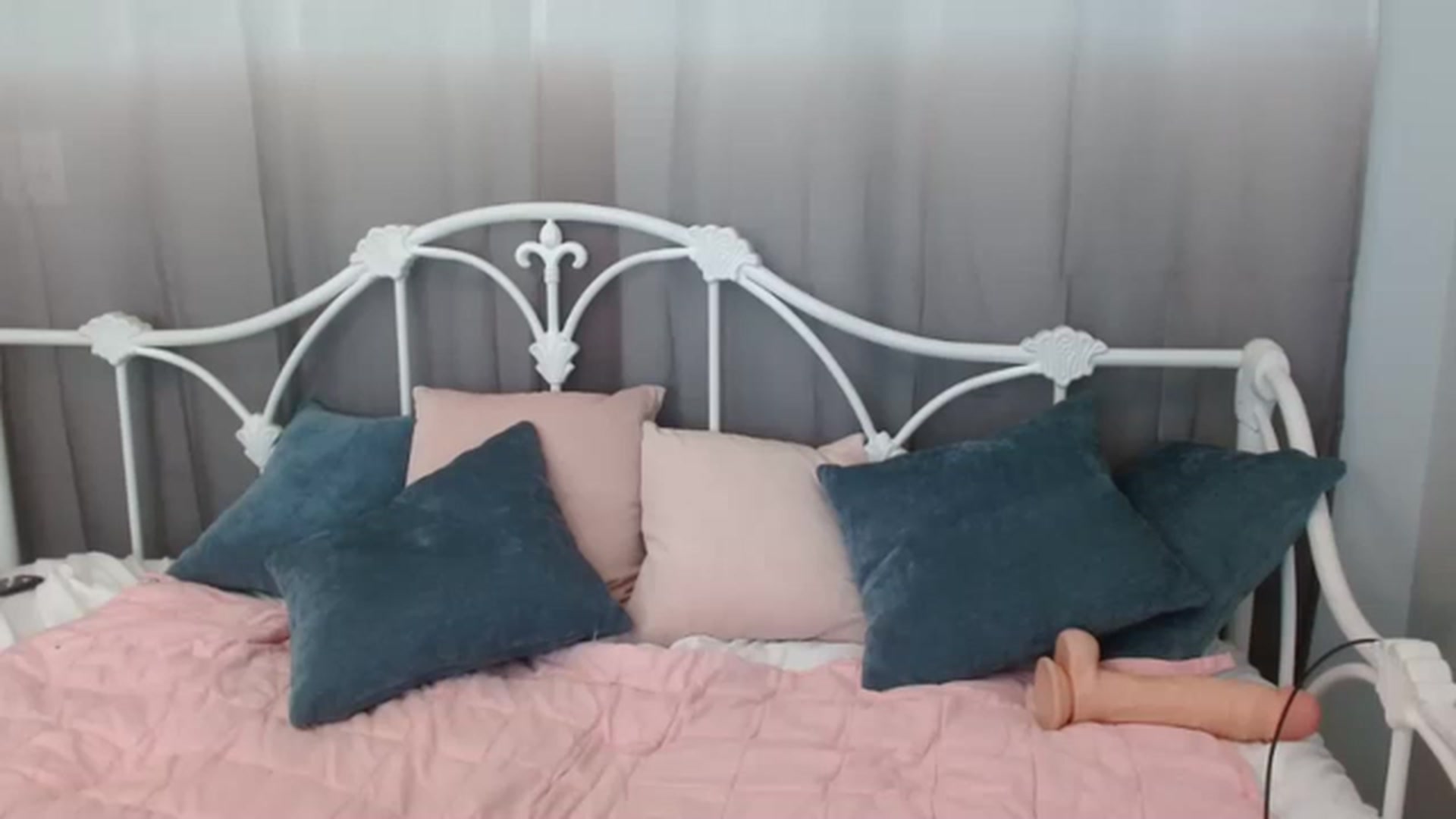 Gallery image thumbnail from DallasOhMy's myfreecams stream on, 02/23/2023, 20:07 image 19 of 20