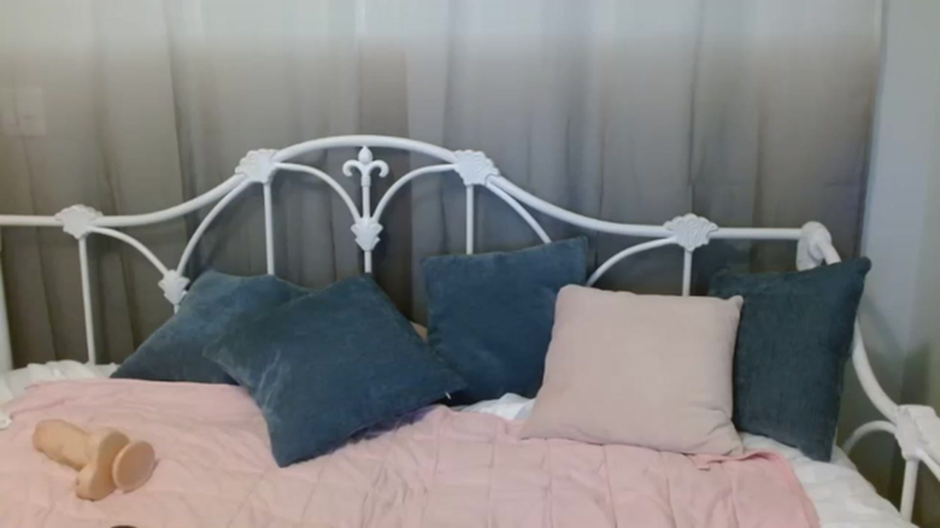 Gallery image thumbnail from DallasOhMy's myfreecams stream on, 02/26/2023, 23:54 image 16 of 20