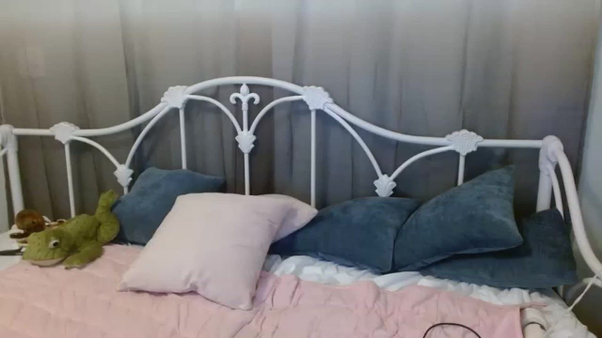 Gallery image thumbnail from DallasOhMy's myfreecams stream on, 03/04/2023, 02:54 image 6 of 20