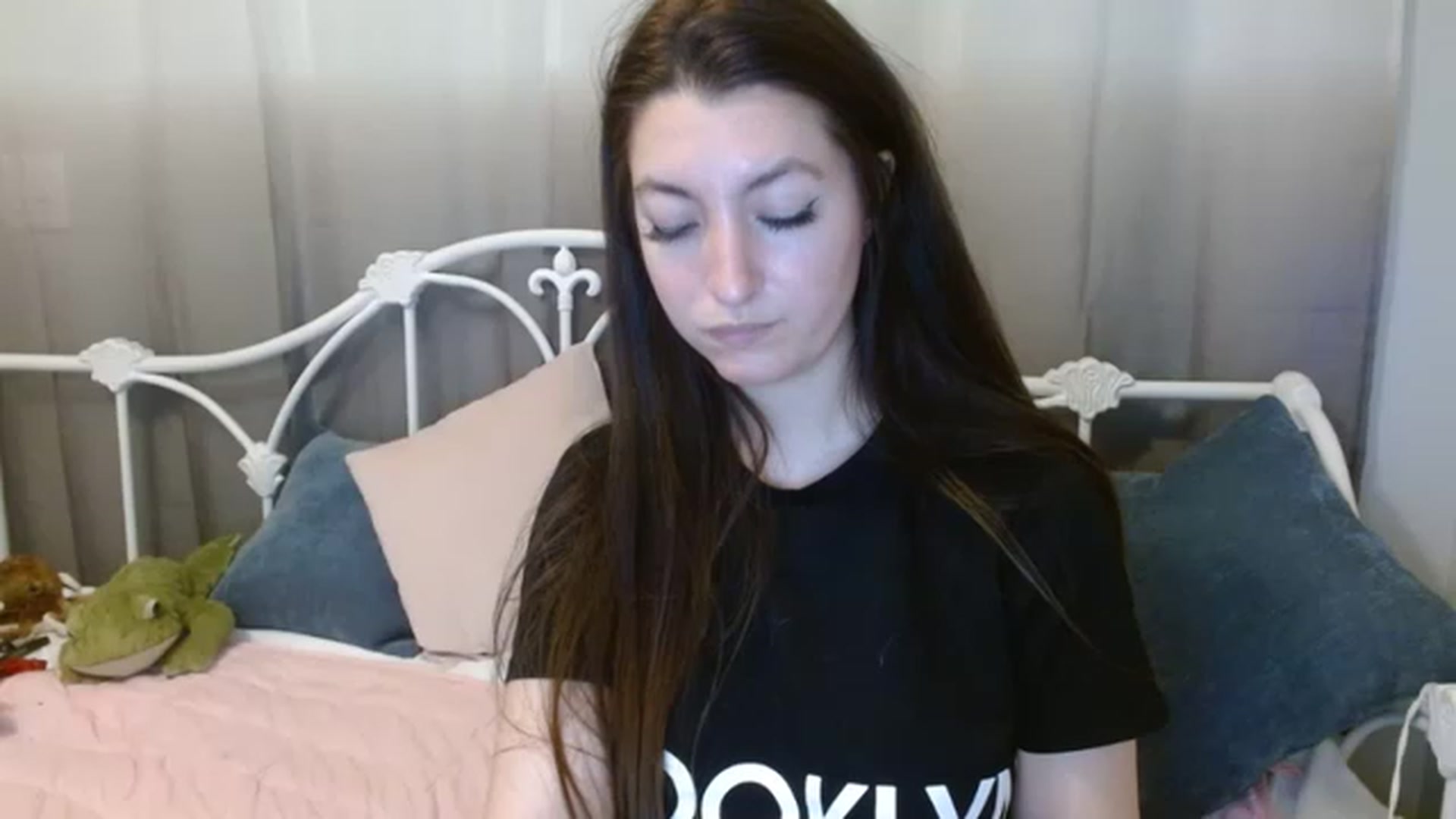 Gallery image thumbnail from DallasOhMy's myfreecams stream on, 03/06/2023, 01:14 image 18 of 20