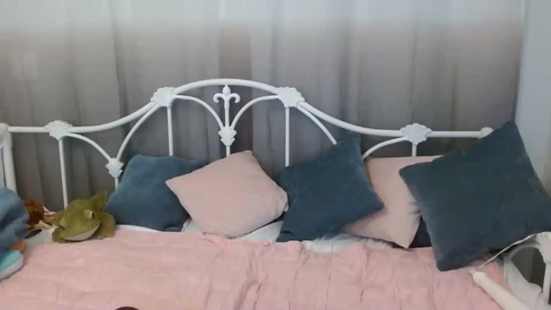 Gallery image thumbnail from DallasOhMy's myfreecams stream on, 03/06/2023, 20:52 image 10 of 20